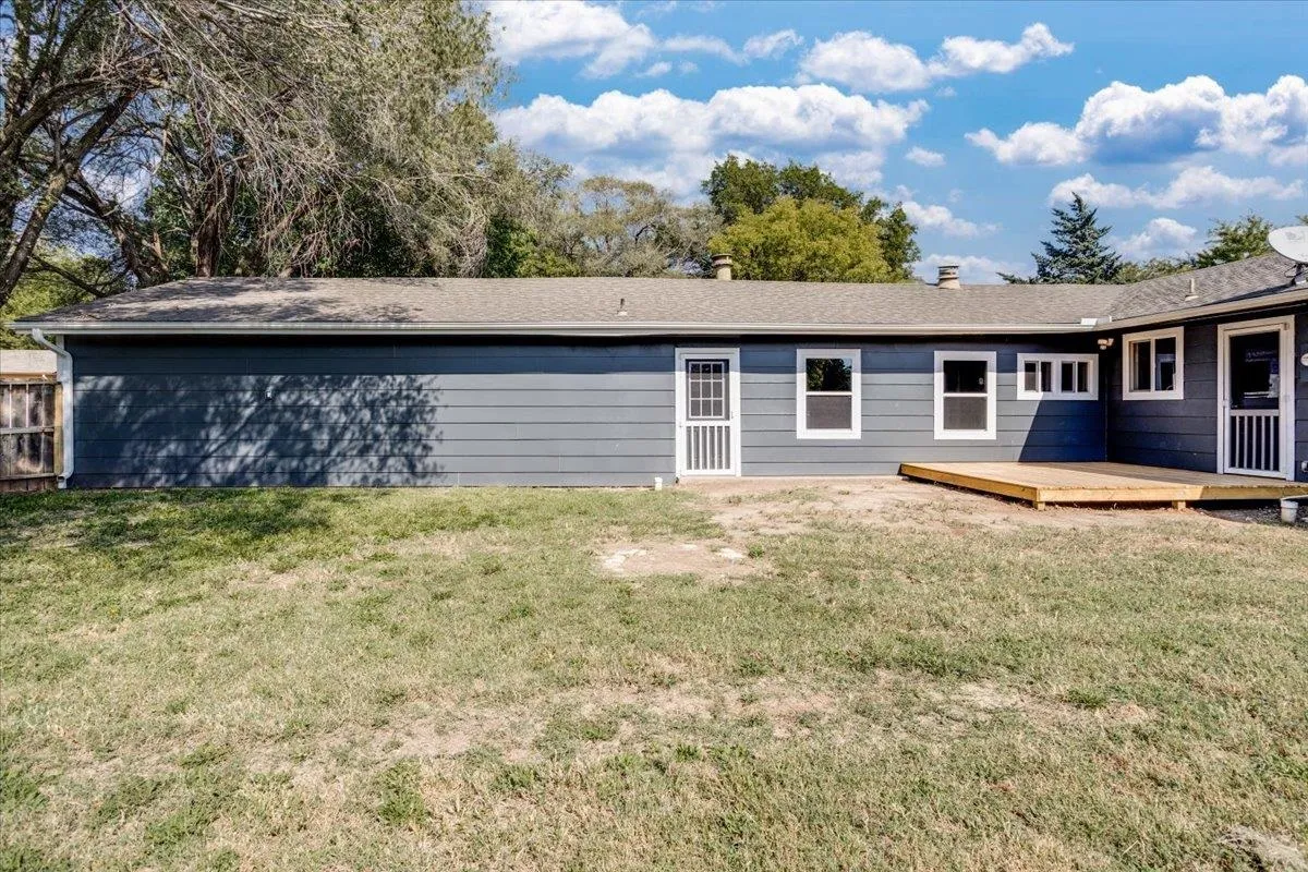 Douglass, Kansas 67039, United States, 4 Bedrooms Bedrooms, ,1 BathroomBathrooms,Residential,Pending,40111