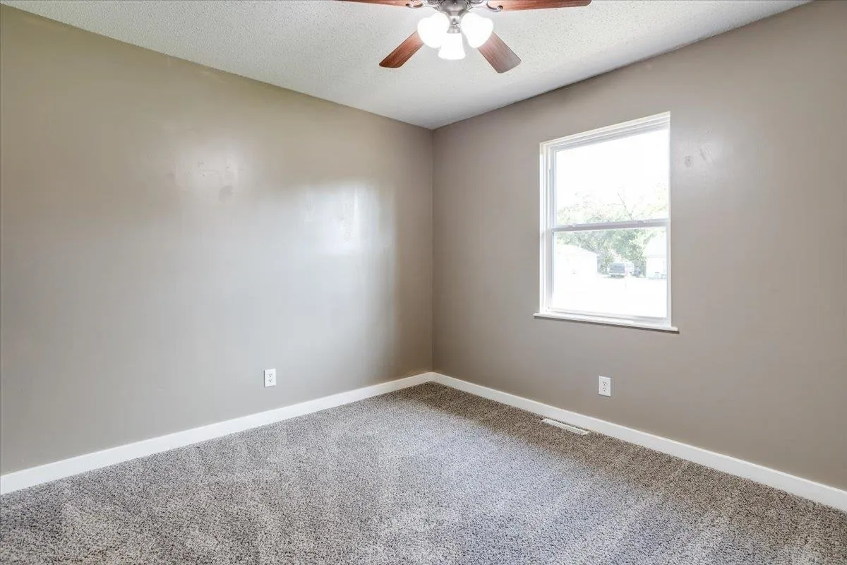 Douglass, Kansas 67039, United States, 4 Bedrooms Bedrooms, ,1 BathroomBathrooms,Residential,Pending,40111