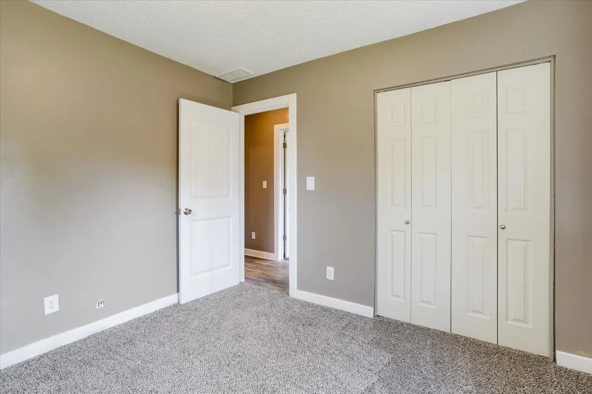 Douglass, Kansas 67039, United States, 4 Bedrooms Bedrooms, ,1 BathroomBathrooms,Residential,Pending,40111