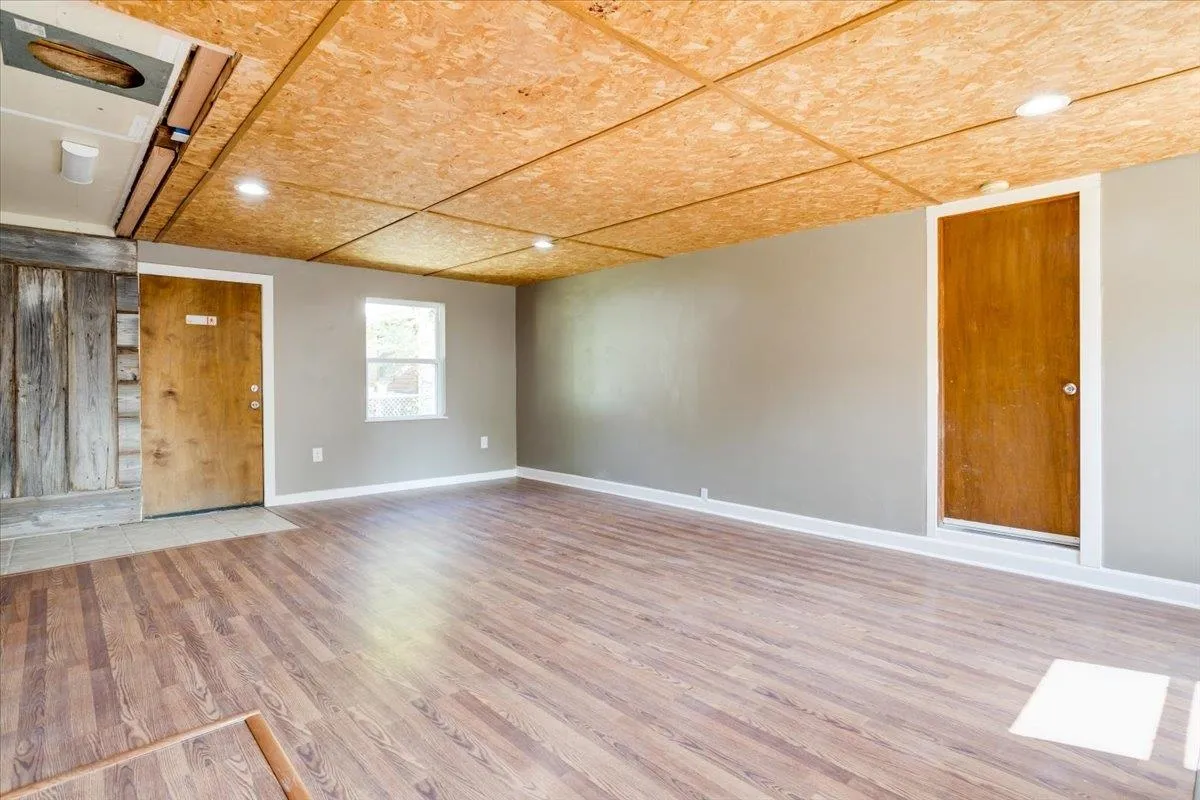 Douglass, Kansas 67039, United States, 4 Bedrooms Bedrooms, ,1 BathroomBathrooms,Residential,Pending,40111