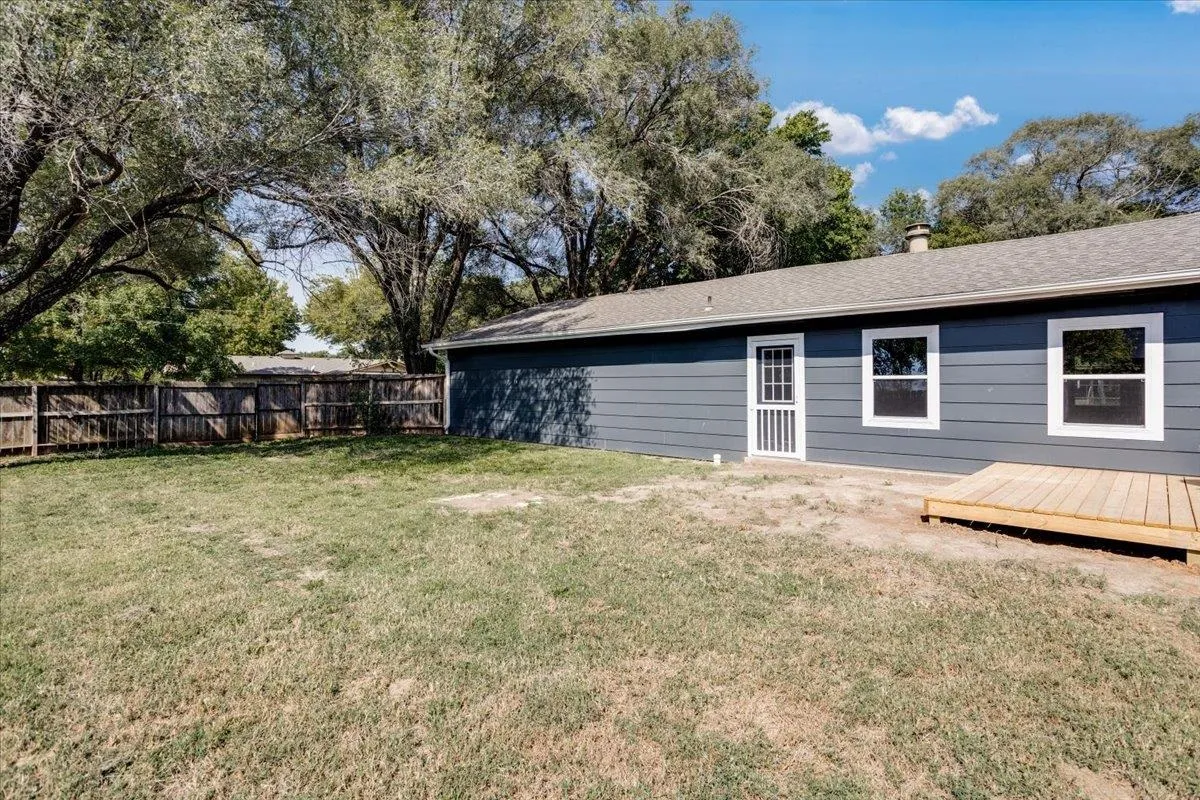 Douglass, Kansas 67039, United States, 4 Bedrooms Bedrooms, ,1 BathroomBathrooms,Residential,Pending,40111