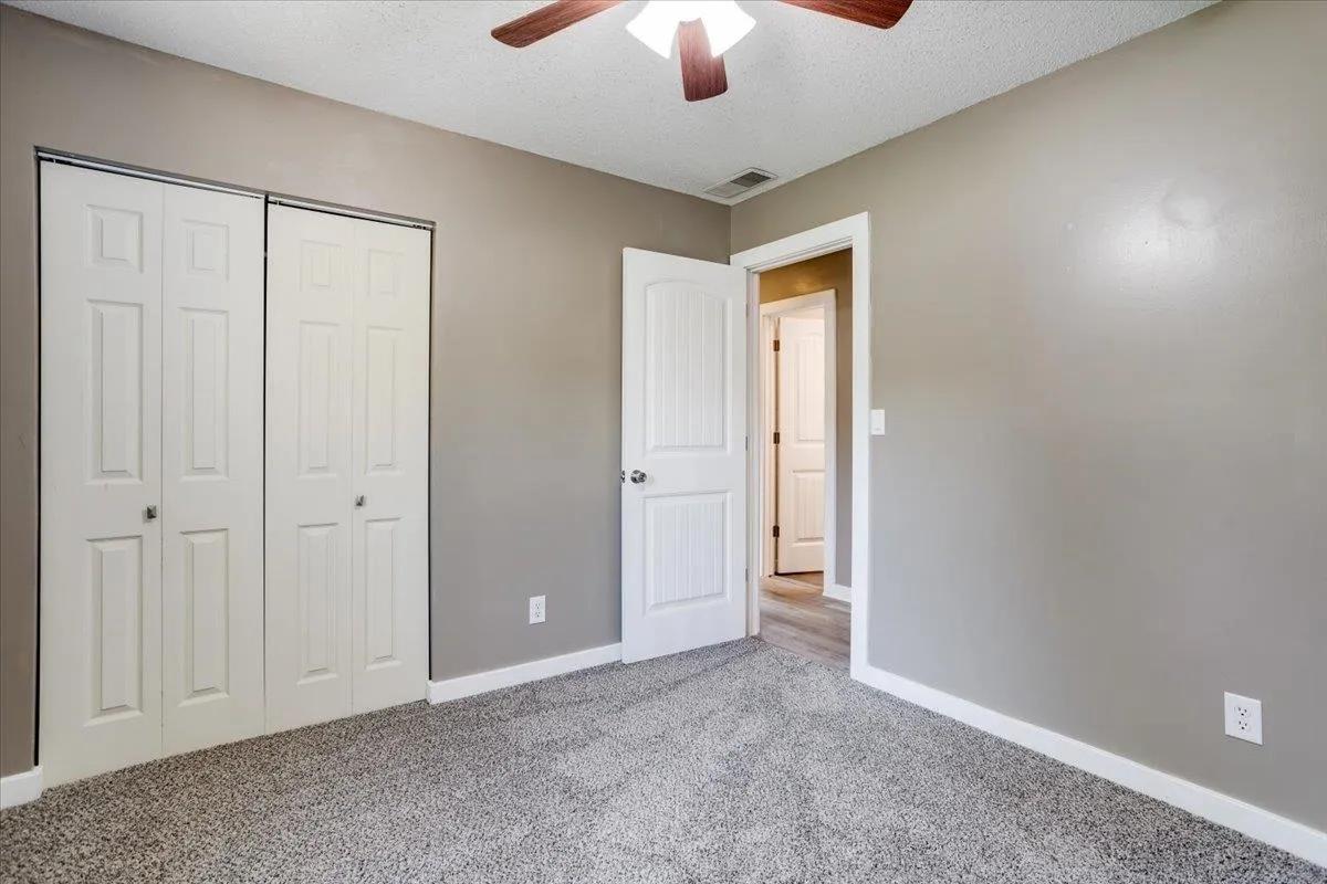 Douglass, Kansas 67039, United States, 4 Bedrooms Bedrooms, ,1 BathroomBathrooms,Residential,Pending,40111