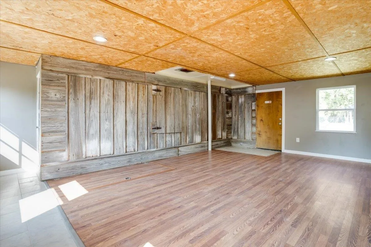 Douglass, Kansas 67039, United States, 4 Bedrooms Bedrooms, ,1 BathroomBathrooms,Residential,Pending,40111