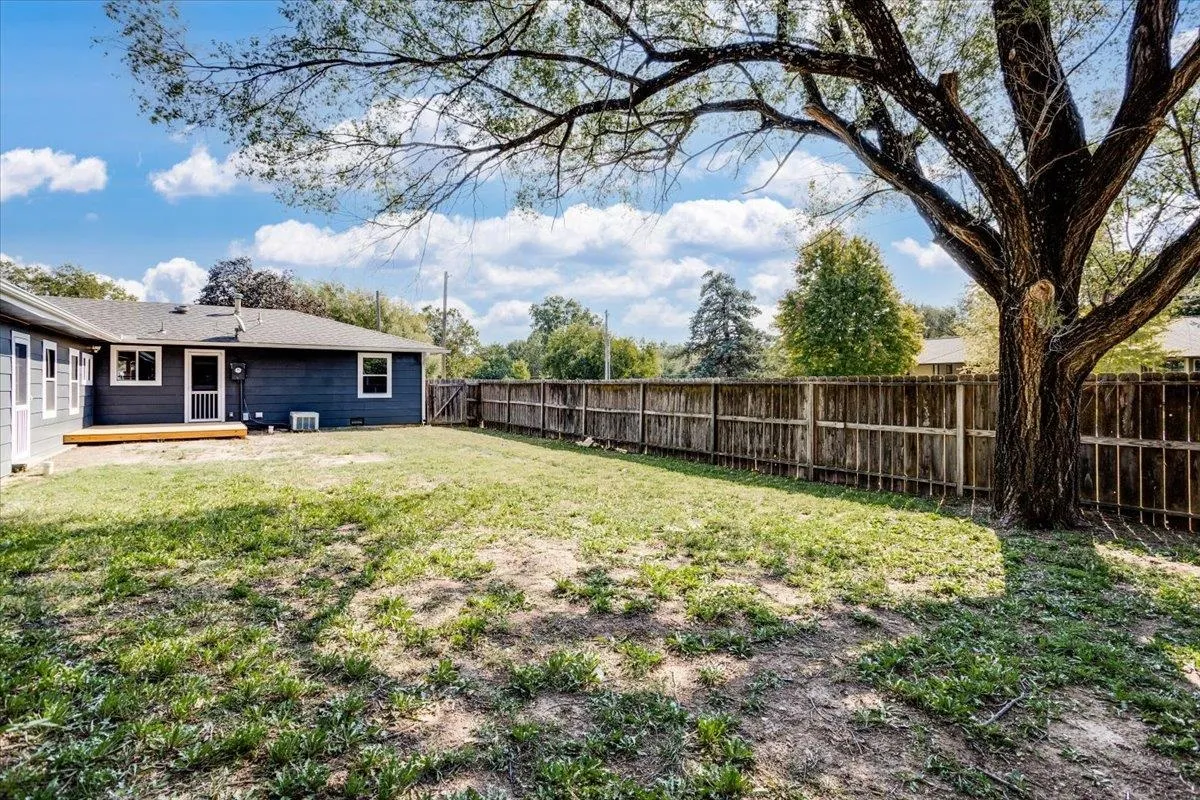 Douglass, Kansas 67039, United States, 4 Bedrooms Bedrooms, ,1 BathroomBathrooms,Residential,Pending,40111