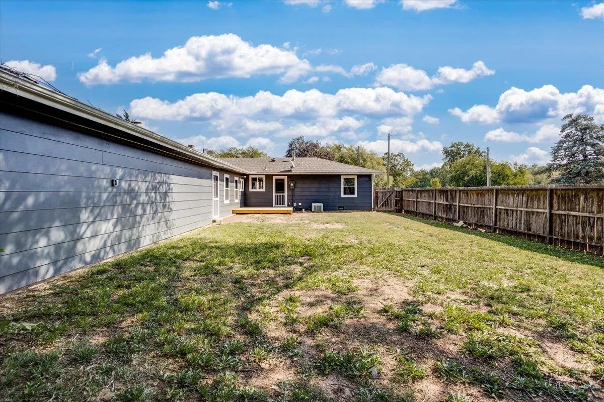 Douglass, Kansas 67039, United States, 4 Bedrooms Bedrooms, ,1 BathroomBathrooms,Residential,Pending,40111