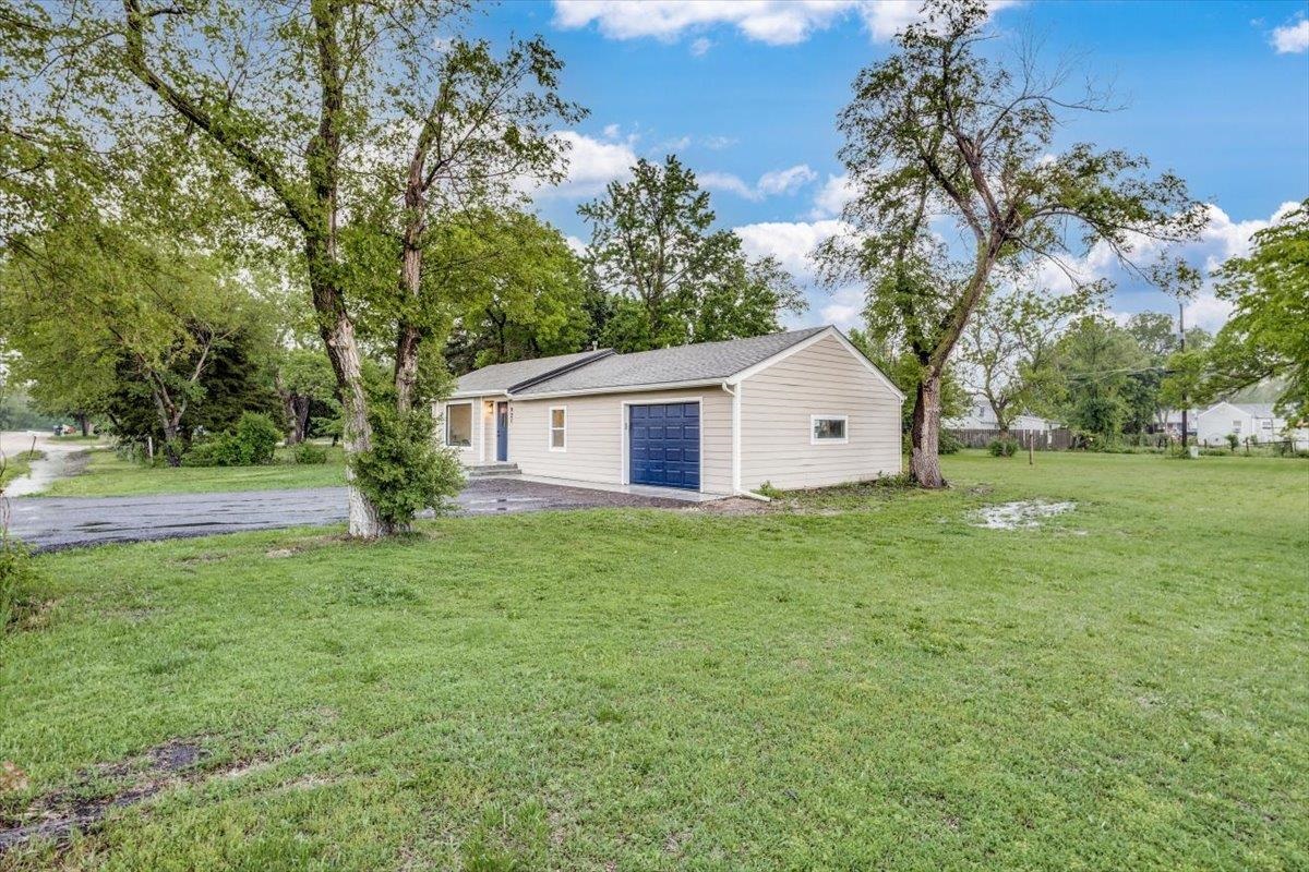 921 E 10th St, Newton, Kansas image 3