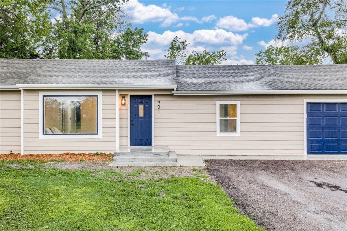 921 E 10th St, Newton, Kansas image 2
