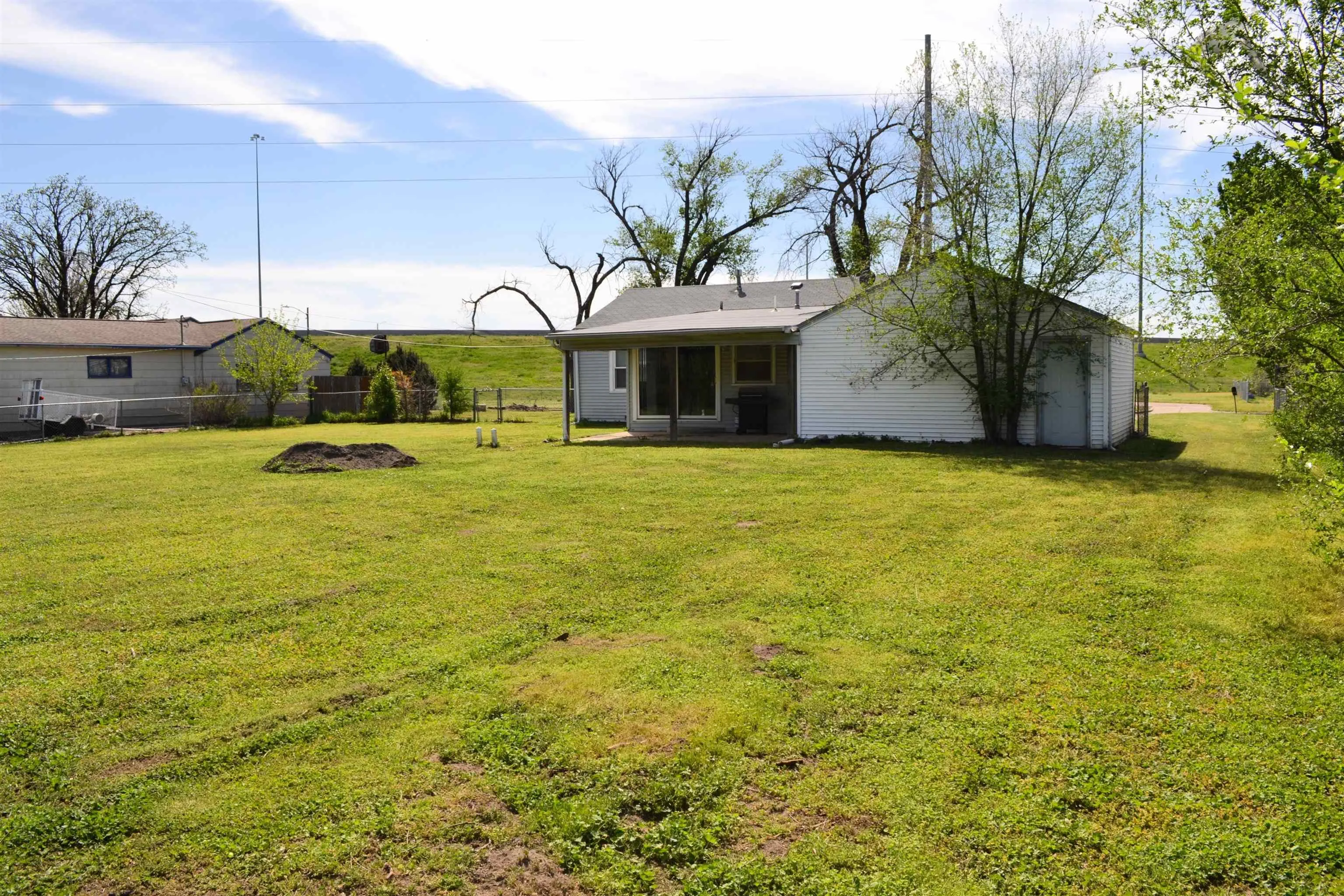 Wichita, Kansas 67209, United States, 2 Bedrooms Bedrooms, ,1 BathroomBathrooms,Residential,Pending,144198