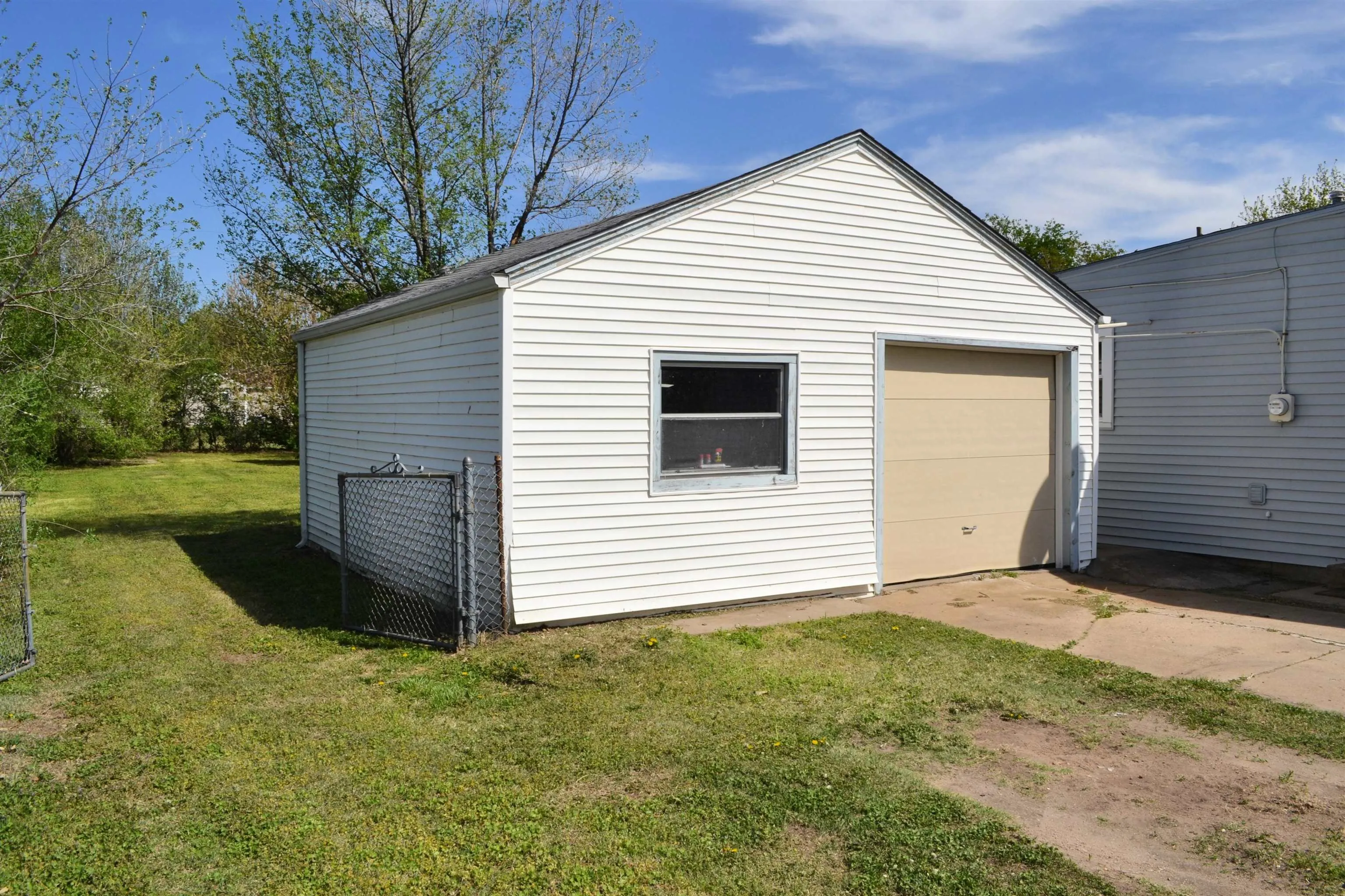 Wichita, Kansas 67209, United States, 2 Bedrooms Bedrooms, ,1 BathroomBathrooms,Residential,Pending,144198