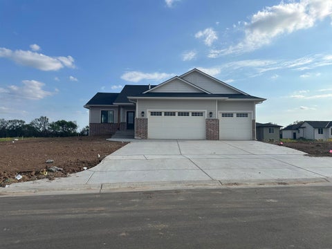 Homes For Sale - 3545 S Linden Ct<br/> Wichita, KS 67210