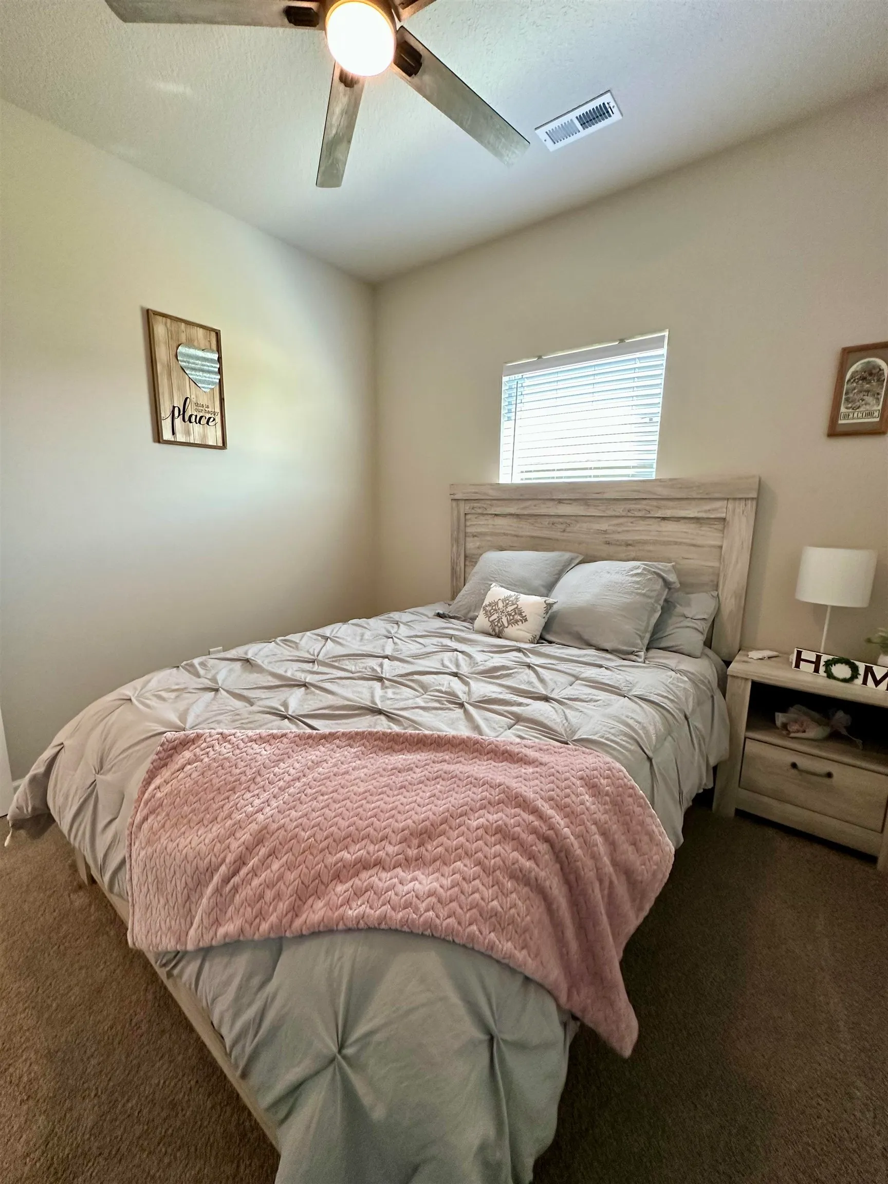 Newton, Kansas 67114, United States, 4 Bedrooms Bedrooms, ,2 BathroomsBathrooms,Residential,Pending,119356