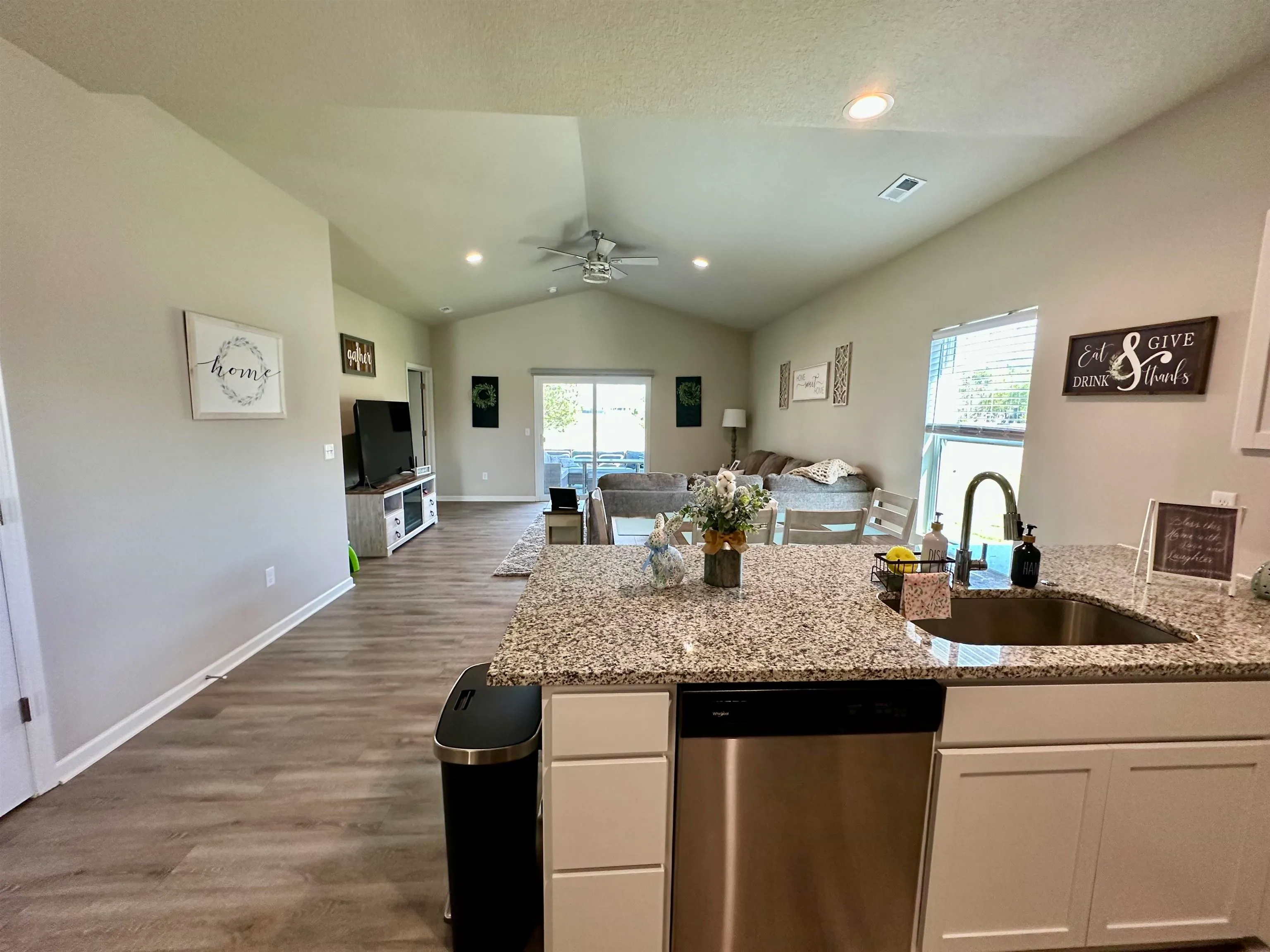 Newton, Kansas 67114, United States, 4 Bedrooms Bedrooms, ,2 BathroomsBathrooms,Residential,Pending,119356