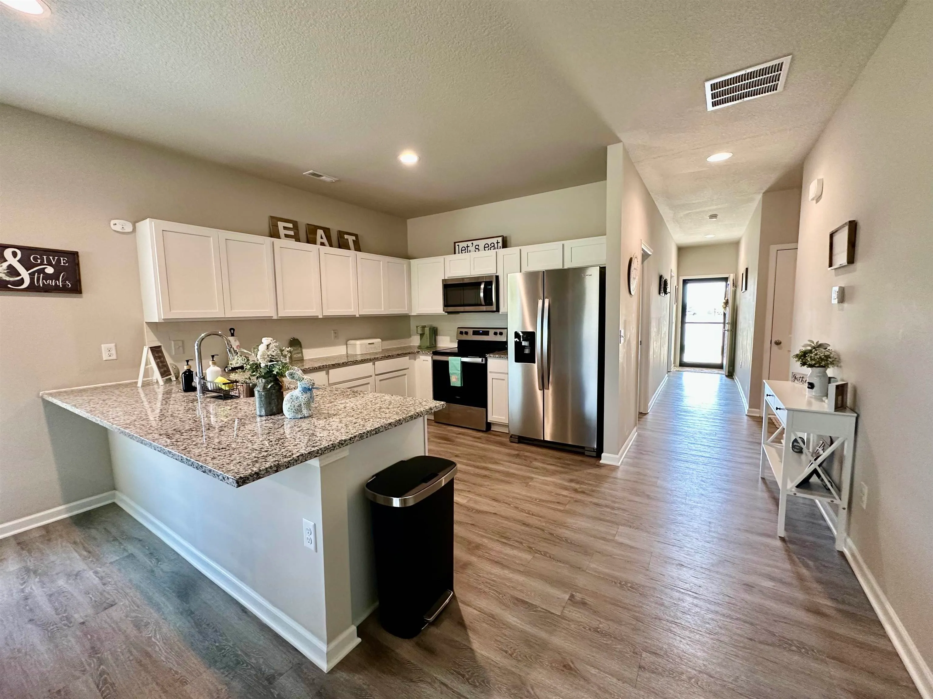 Newton, Kansas 67114, United States, 4 Bedrooms Bedrooms, ,2 BathroomsBathrooms,Residential,Pending,119356