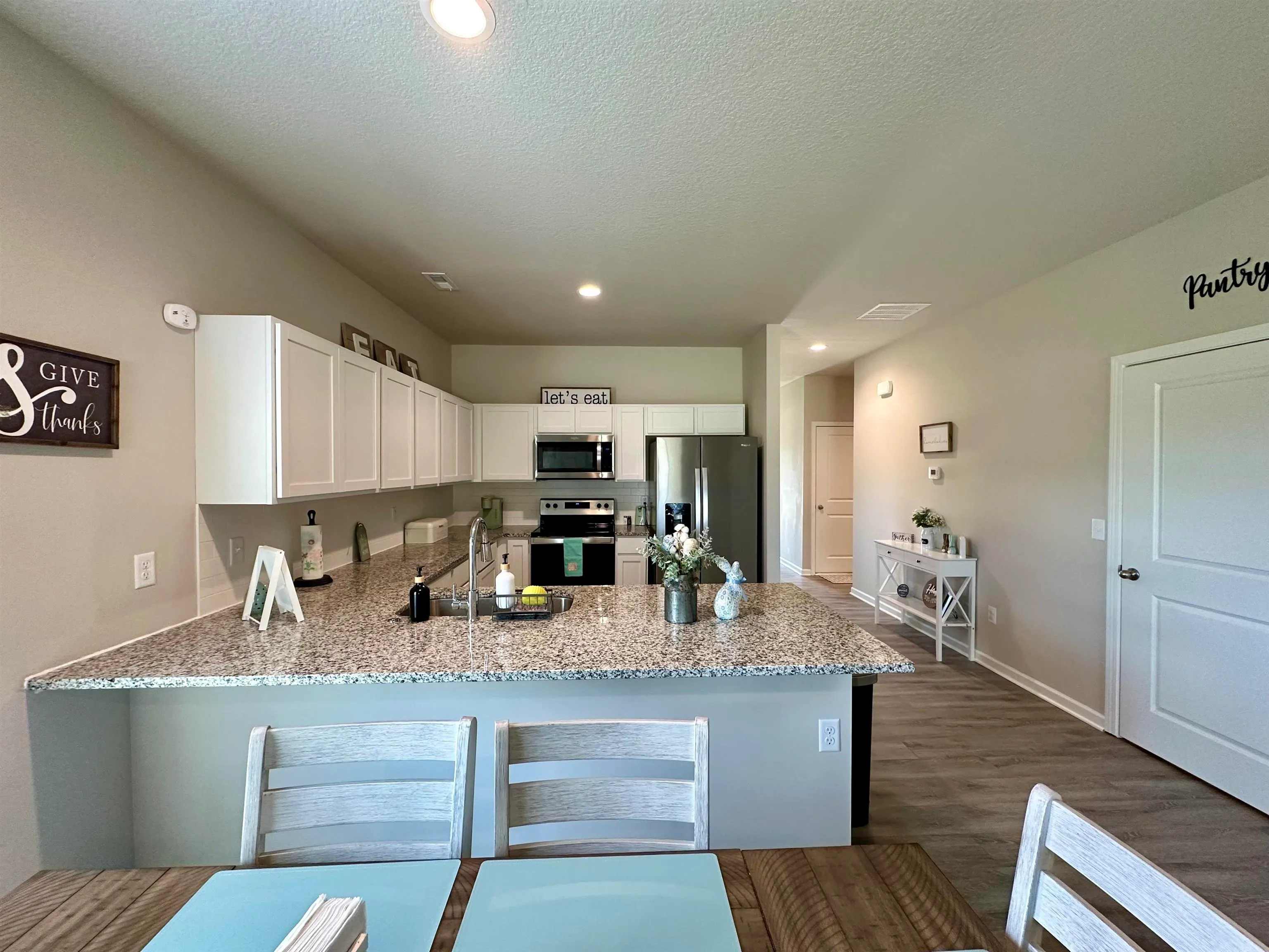 Newton, Kansas 67114, United States, 4 Bedrooms Bedrooms, ,2 BathroomsBathrooms,Residential,Pending,119356