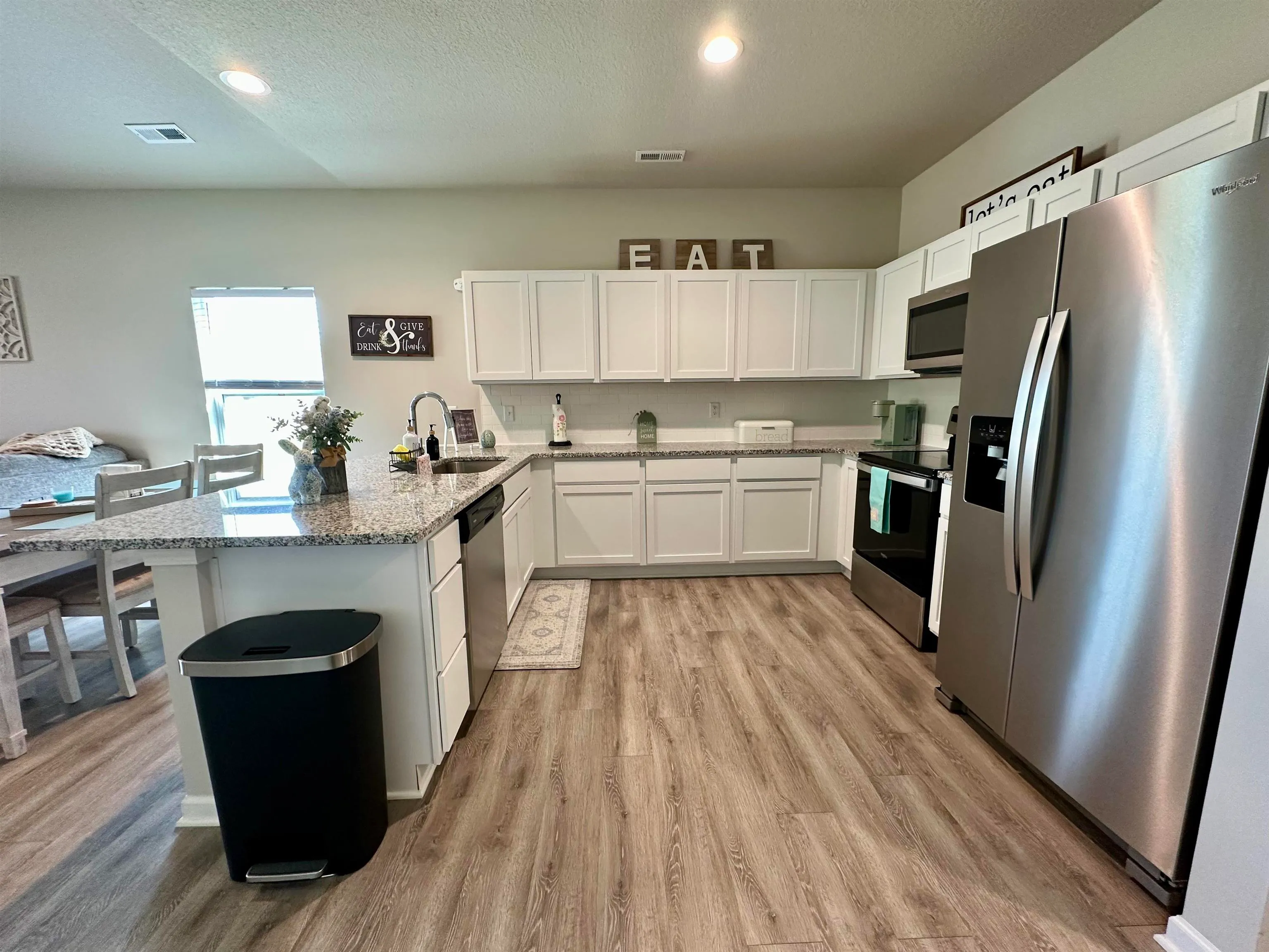 Newton, Kansas 67114, United States, 4 Bedrooms Bedrooms, ,2 BathroomsBathrooms,Residential,Pending,119356