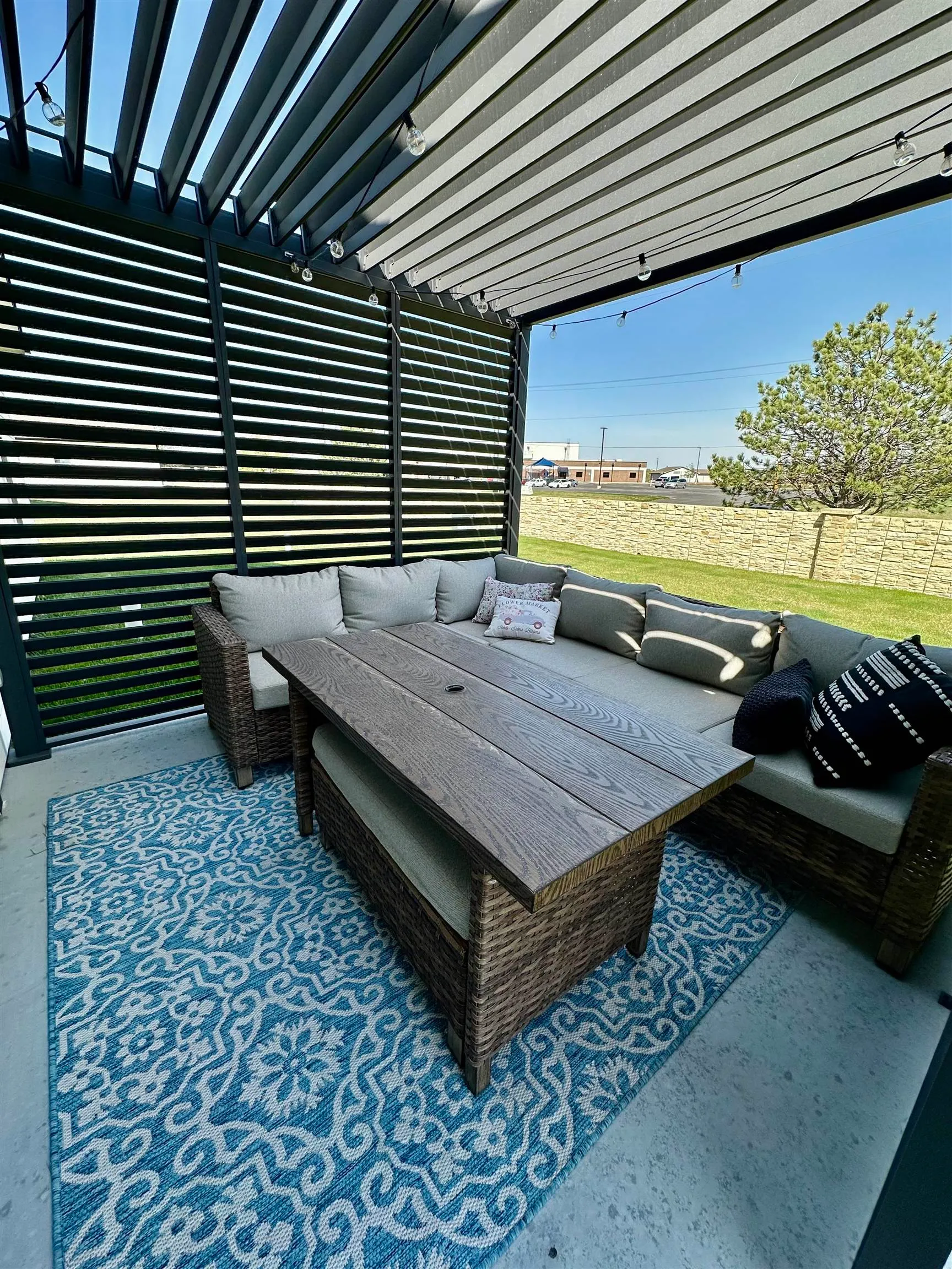 Newton, Kansas 67114, United States, 4 Bedrooms Bedrooms, ,2 BathroomsBathrooms,Residential,Pending,119356