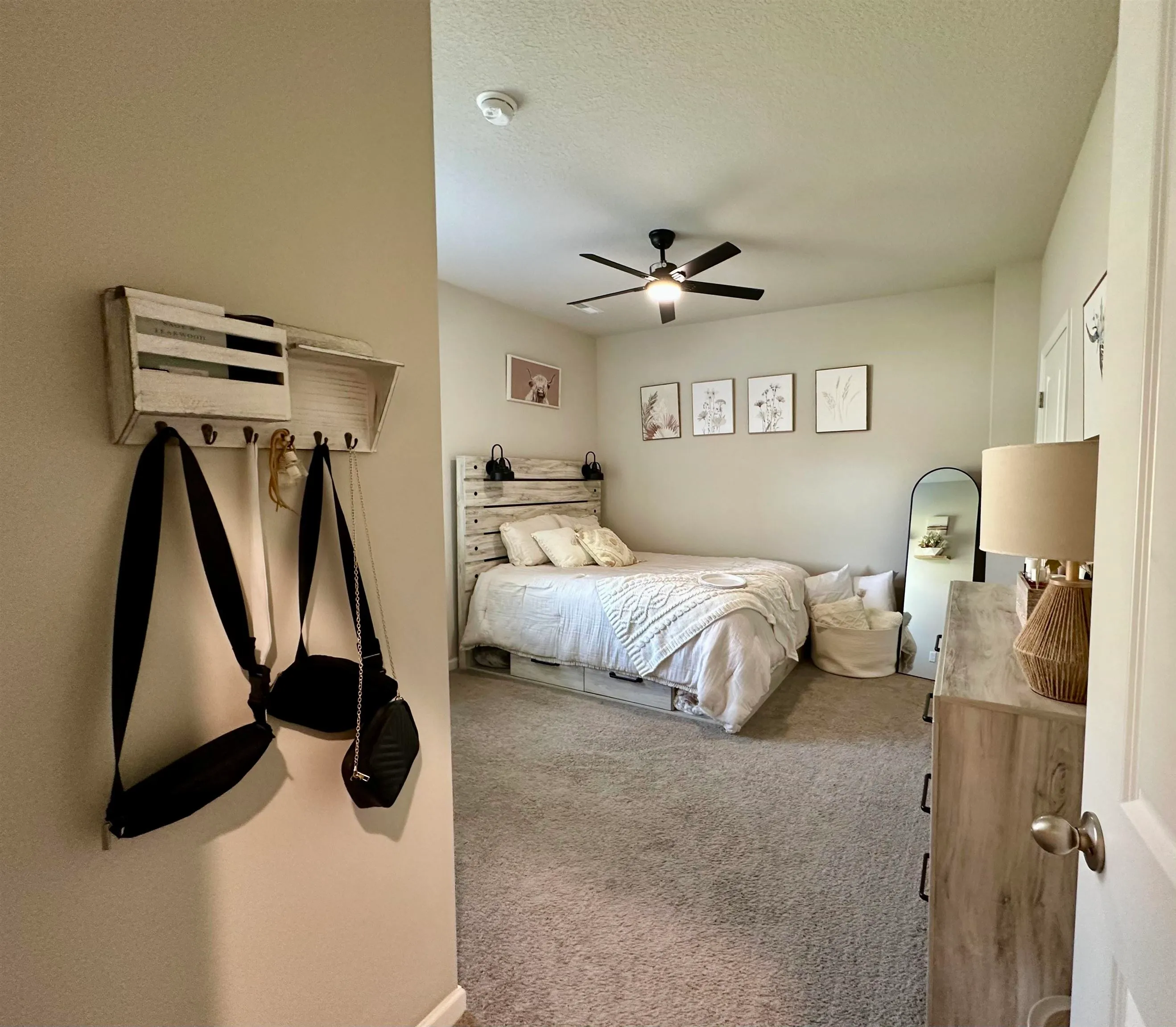 Newton, Kansas 67114, United States, 4 Bedrooms Bedrooms, ,2 BathroomsBathrooms,Residential,Pending,119356