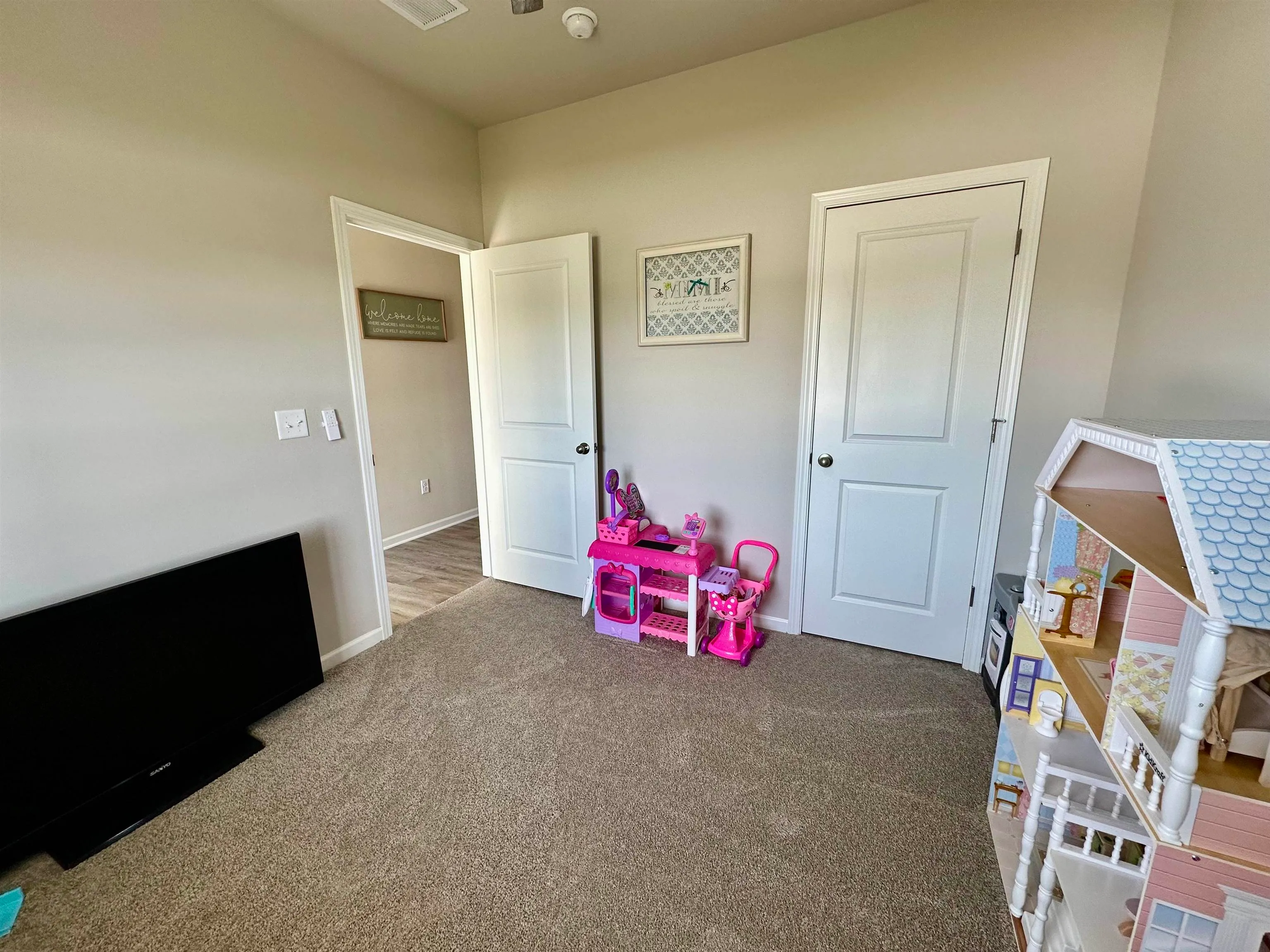 Newton, Kansas 67114, United States, 4 Bedrooms Bedrooms, ,2 BathroomsBathrooms,Residential,Pending,119356