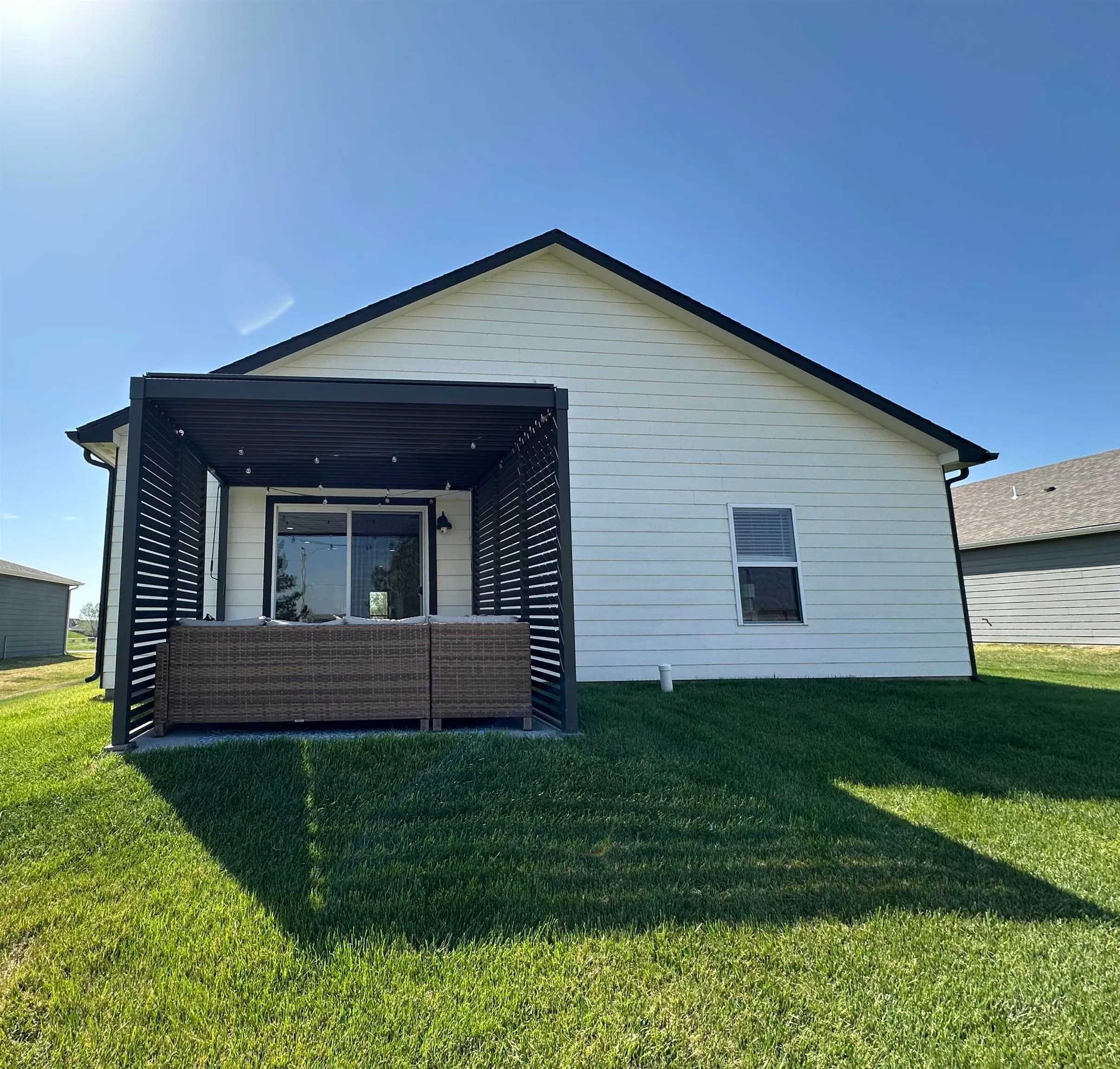 Newton, Kansas 67114, United States, 4 Bedrooms Bedrooms, ,2 BathroomsBathrooms,Residential,Pending,119356