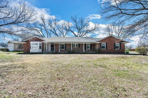Photo of 25 N Lakeside Dr, Augusta, KS 67010 (MLS # 670585)