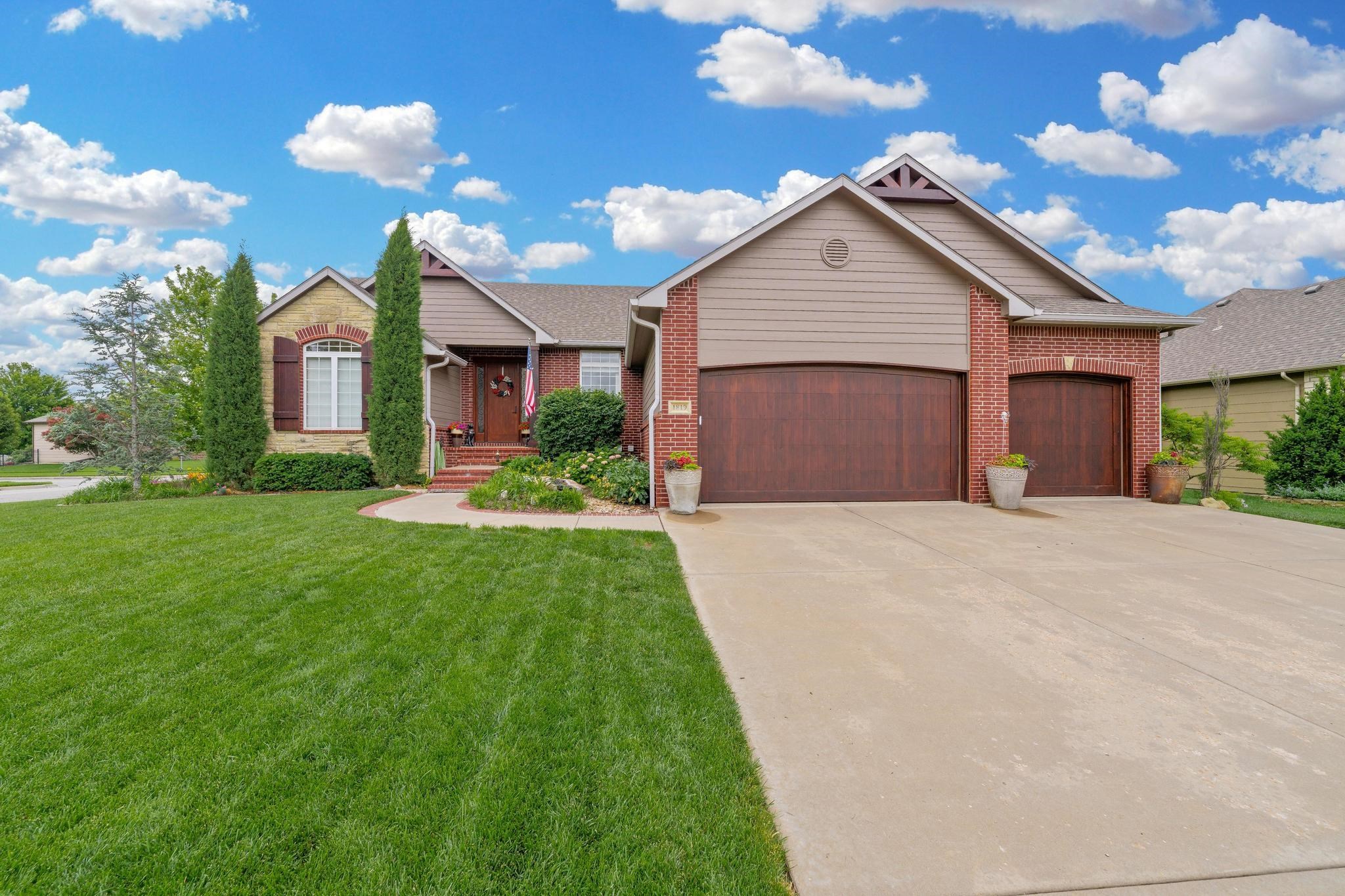 1819 N Peckham Ct, Wichita, Kansas image 1