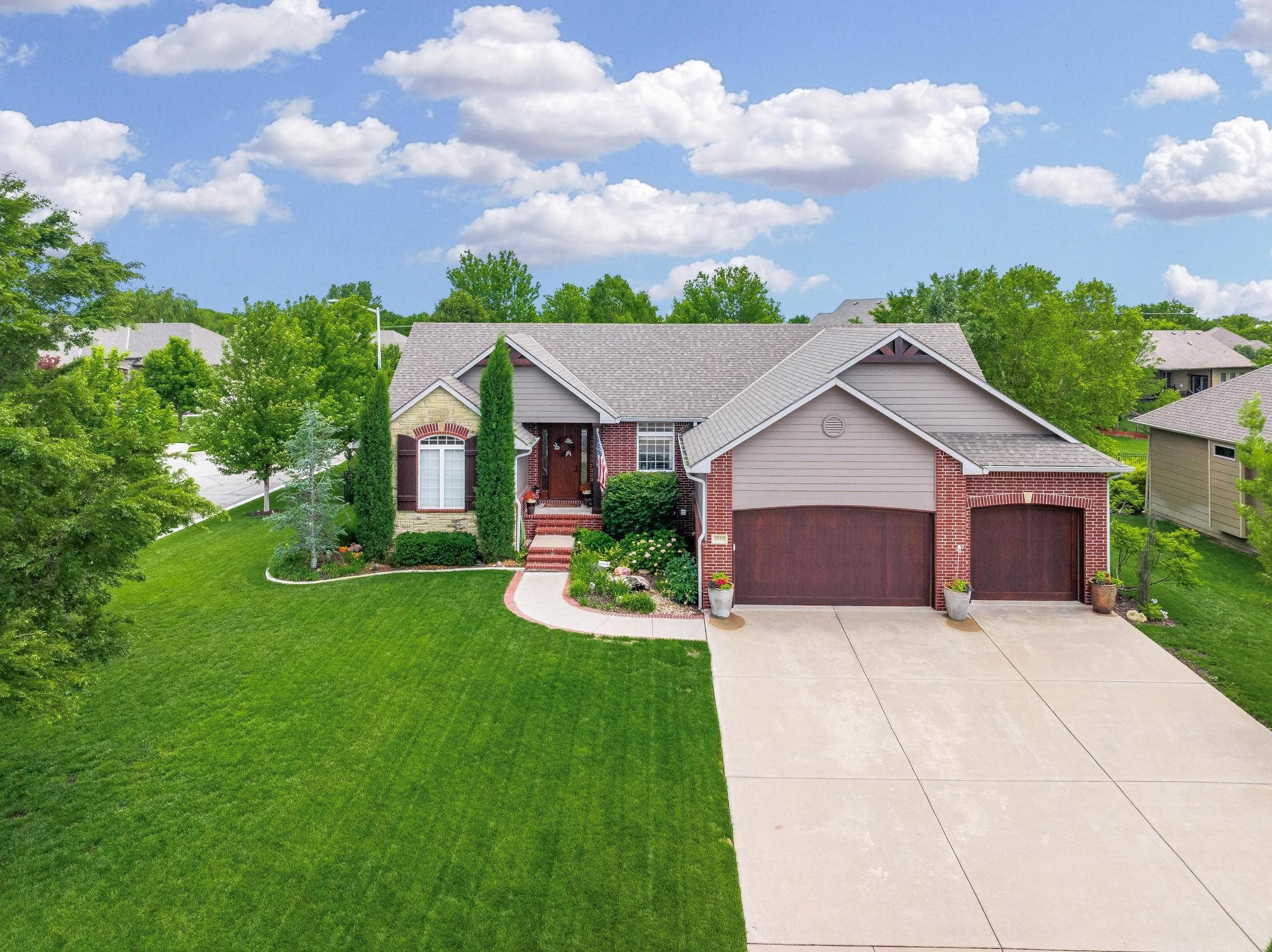 1819 N Peckham Ct, Wichita, Kansas image 2