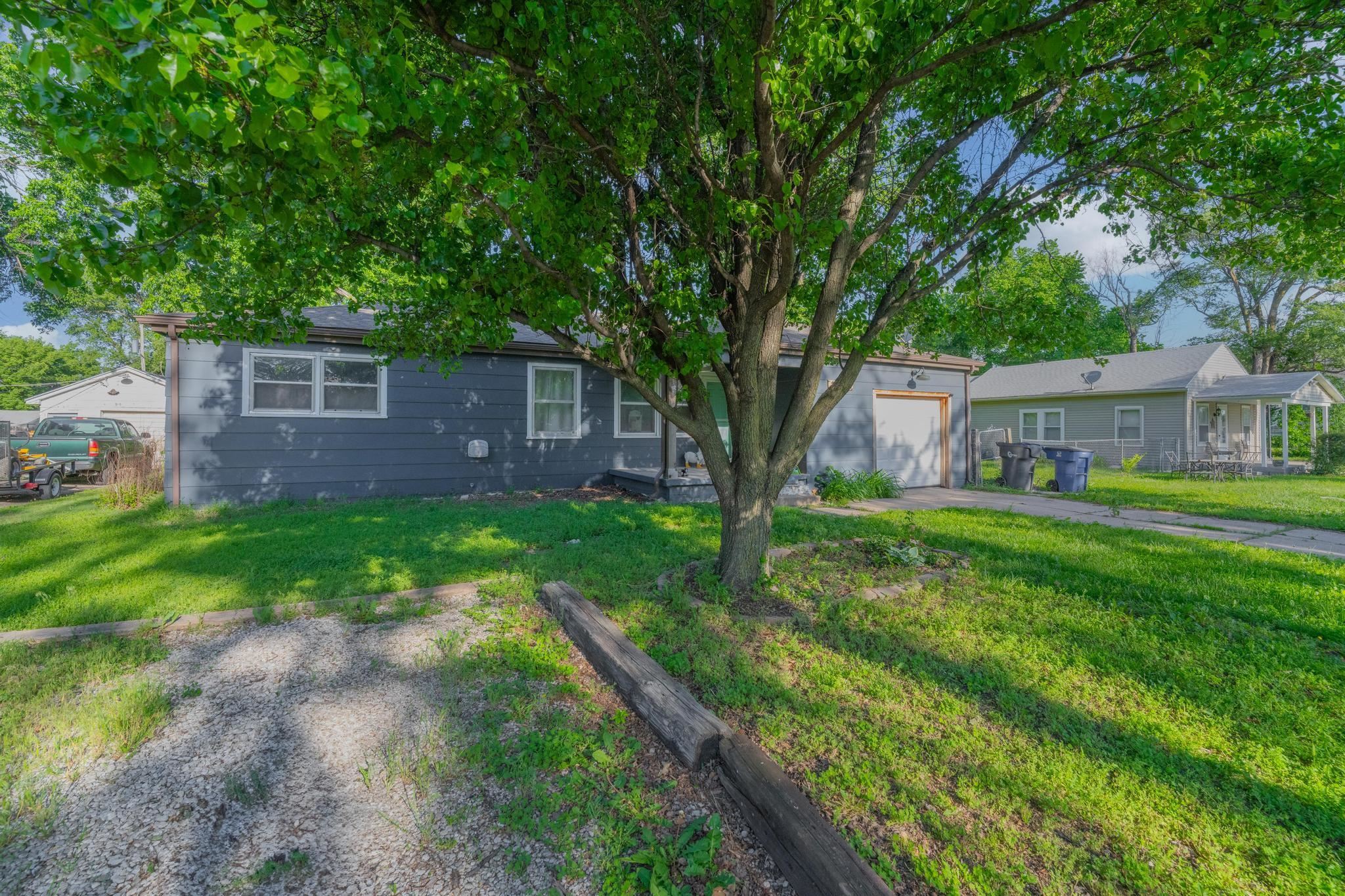 1215 N Logan St, Newton, Kansas image 13