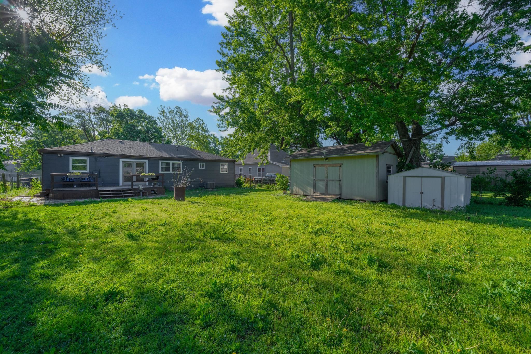 1215 N Logan St, Newton, Kansas image 32