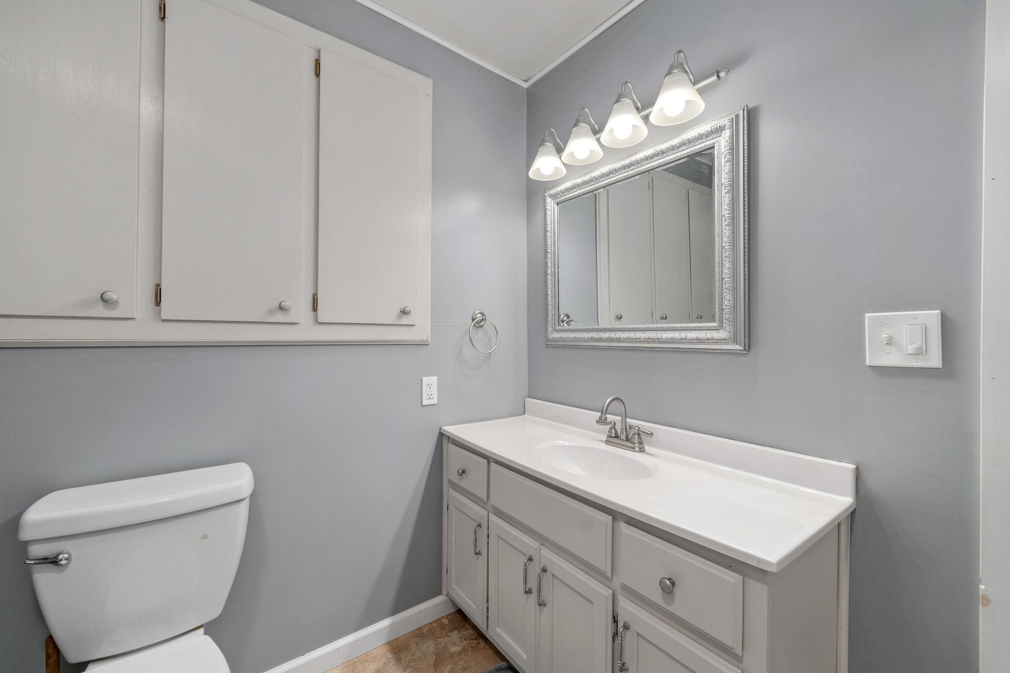 1215 N Logan St, Newton, Kansas image 12