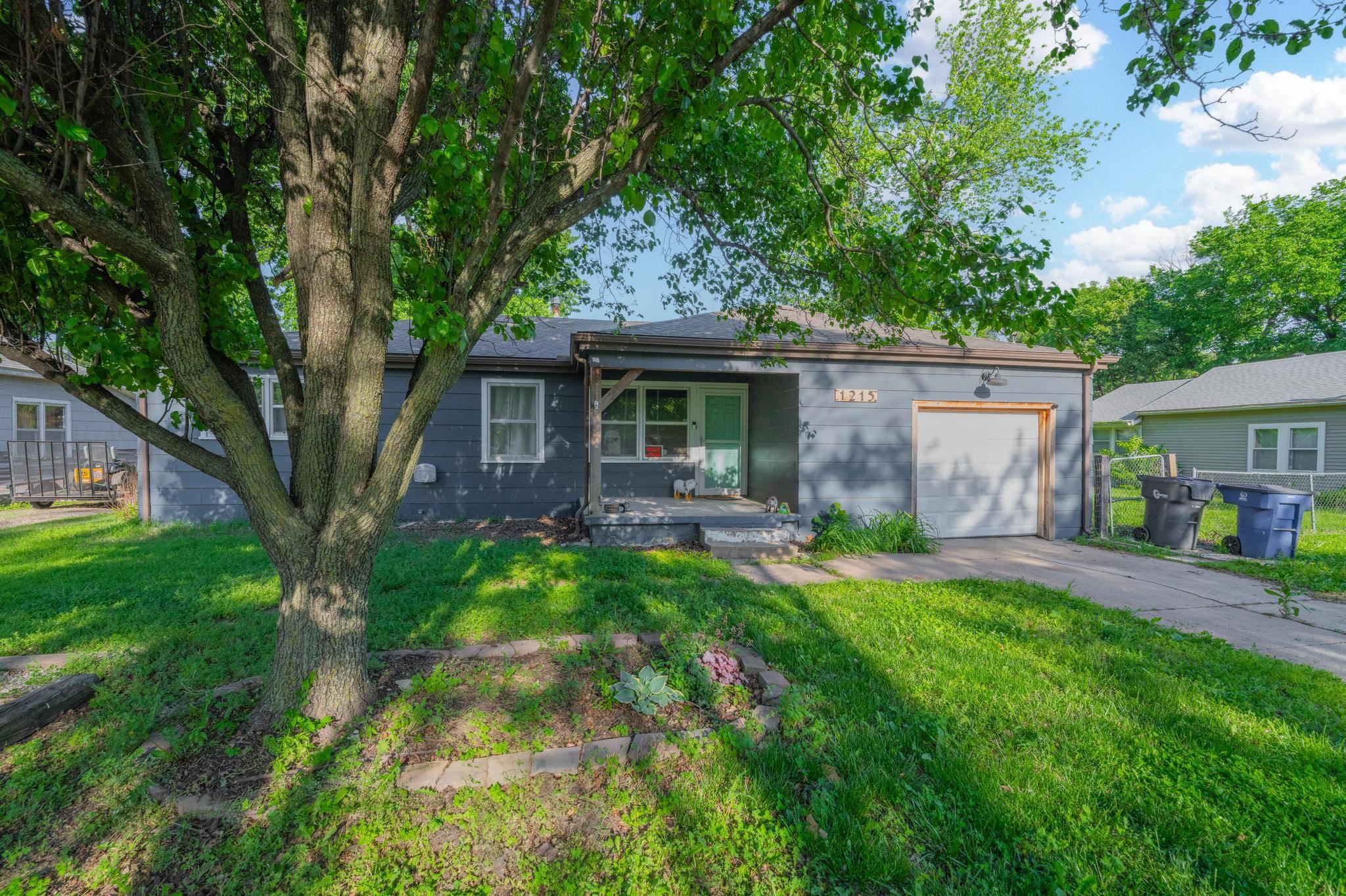 1215 N Logan St, Newton, Kansas image 2