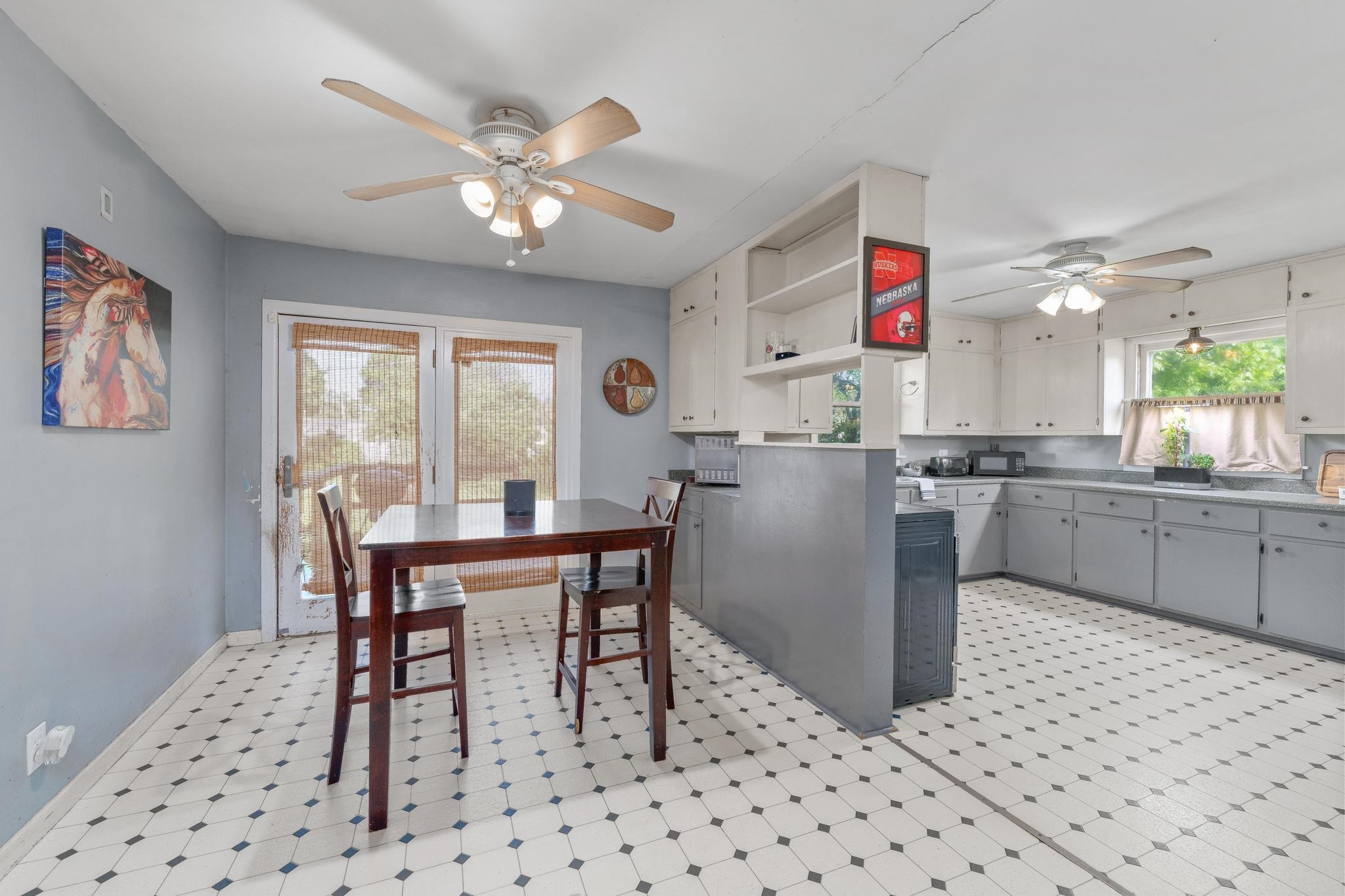1215 N Logan St, Newton, Kansas image 4