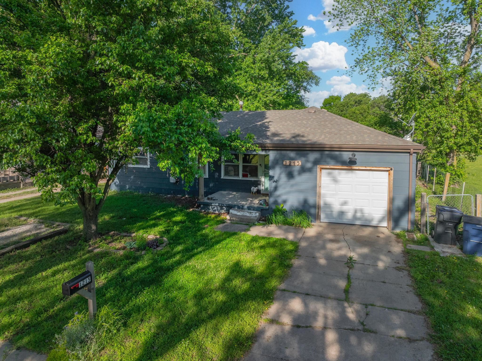 1215 N Logan St, Newton, Kansas image 34