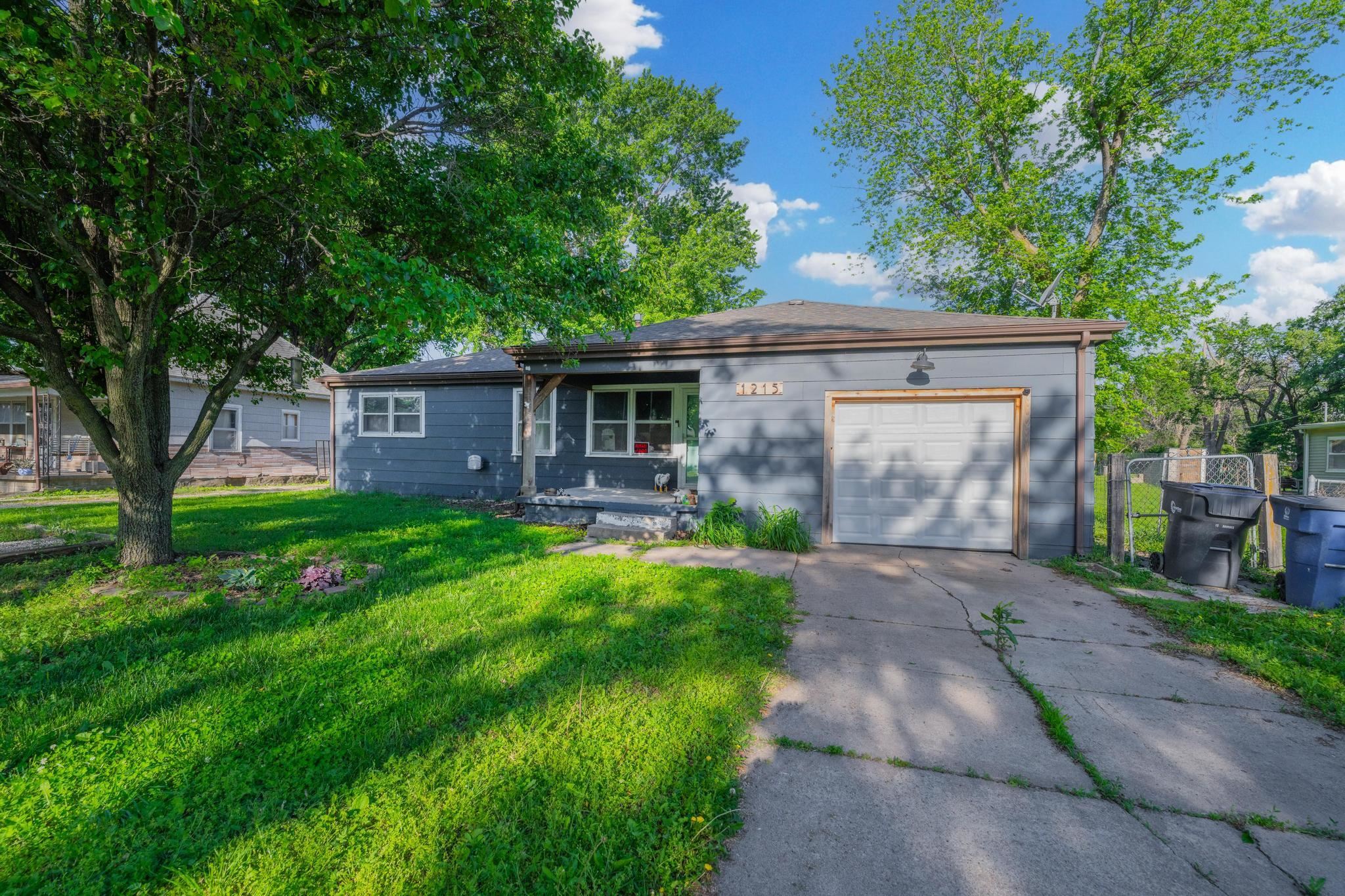1215 N Logan St, Newton, Kansas image 1