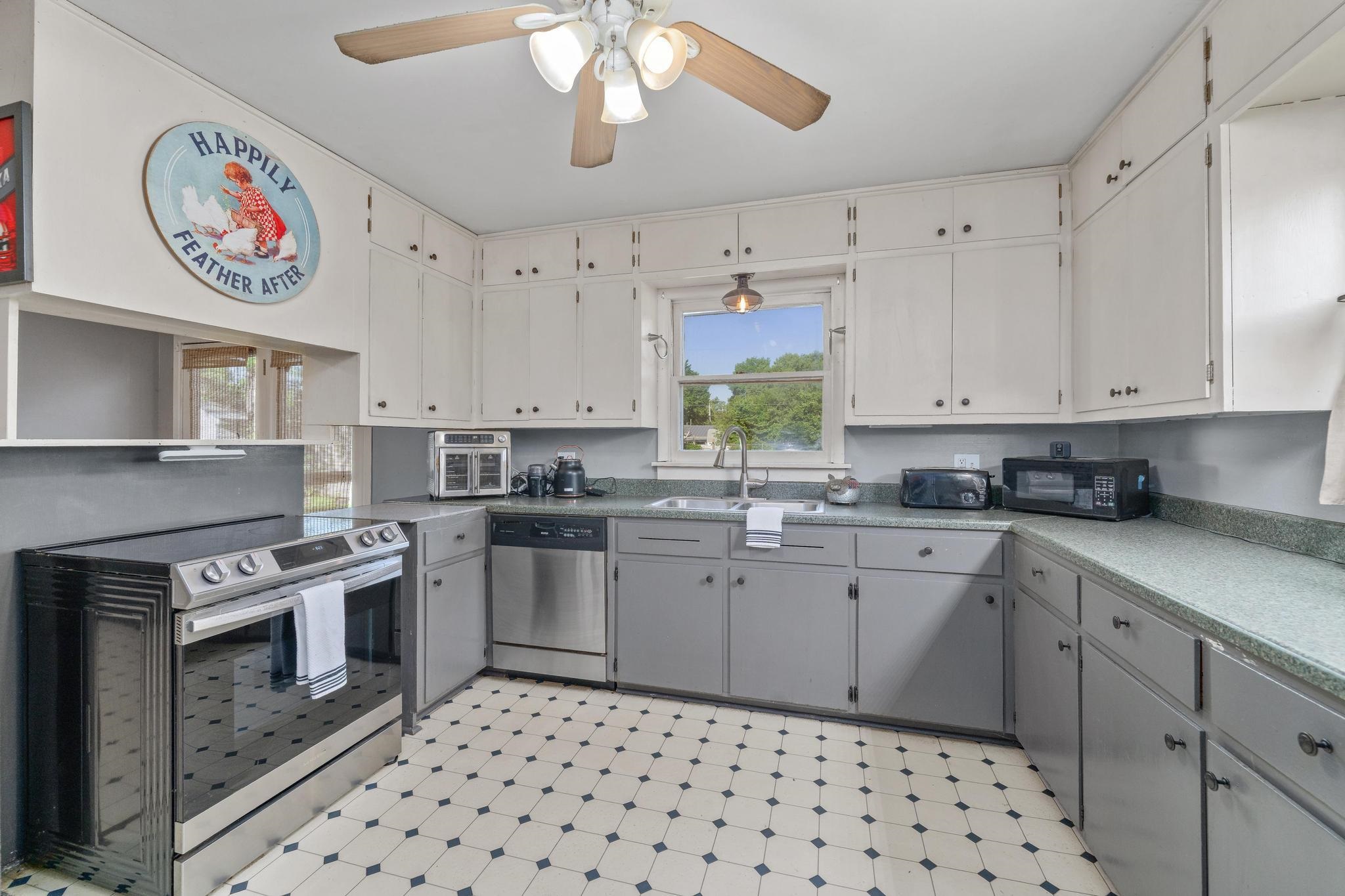 1215 N Logan St, Newton, Kansas image 23