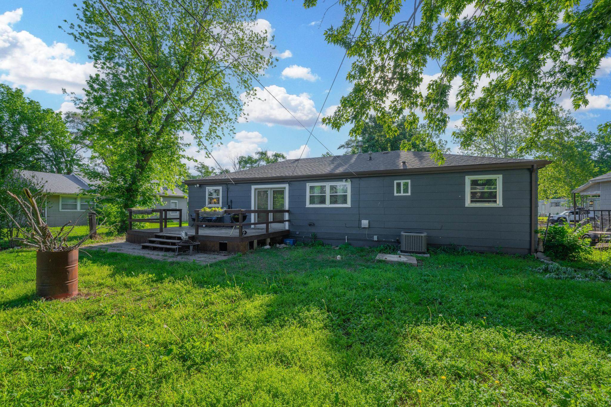 1215 N Logan St, Newton, Kansas image 31