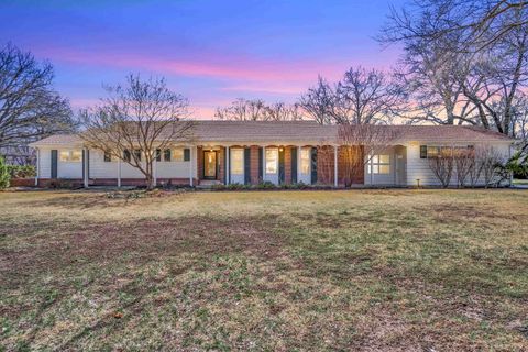 Homes For Sale - 17 Circle Dr<br/> Newton, KS 67114