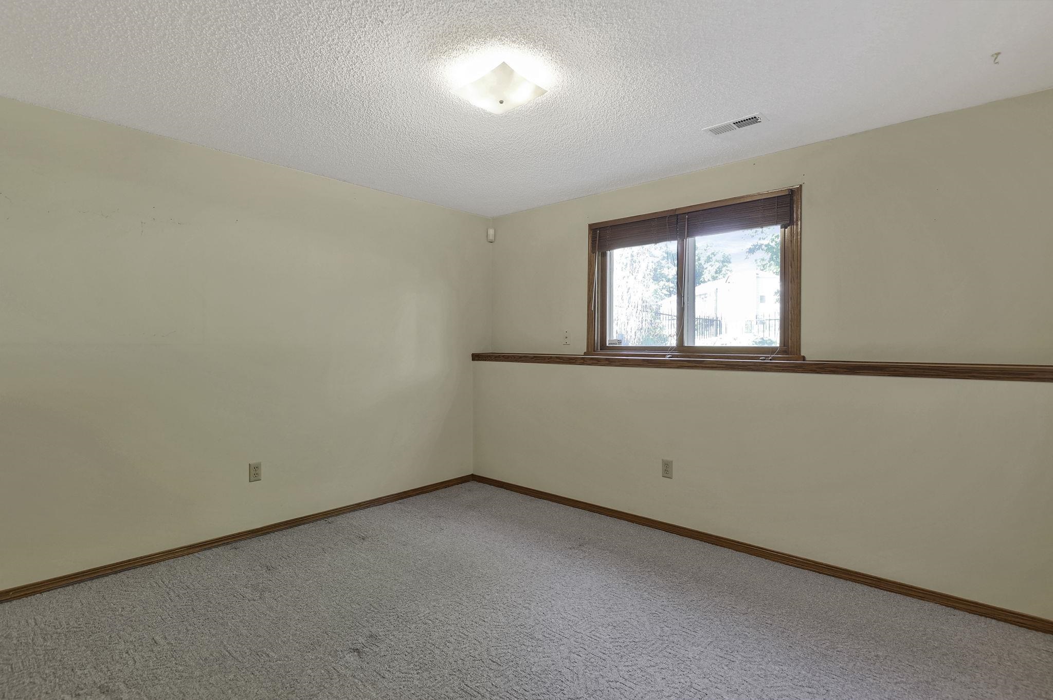 Wichita, Kansas 67212, United States, 4 Bedrooms Bedrooms, ,3 BathroomsBathrooms,Residential,Pending,57485