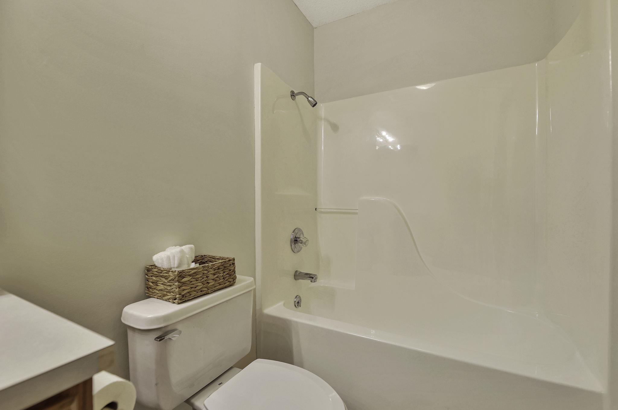 Wichita, Kansas 67212, United States, 4 Bedrooms Bedrooms, ,3 BathroomsBathrooms,Residential,Pending,57485