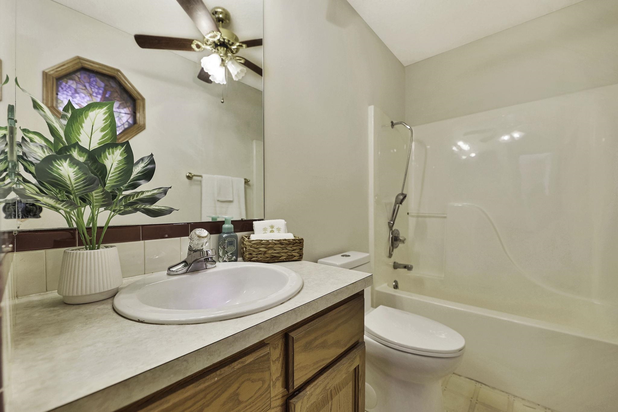 Wichita, Kansas 67212, United States, 4 Bedrooms Bedrooms, ,3 BathroomsBathrooms,Residential,Pending,57485