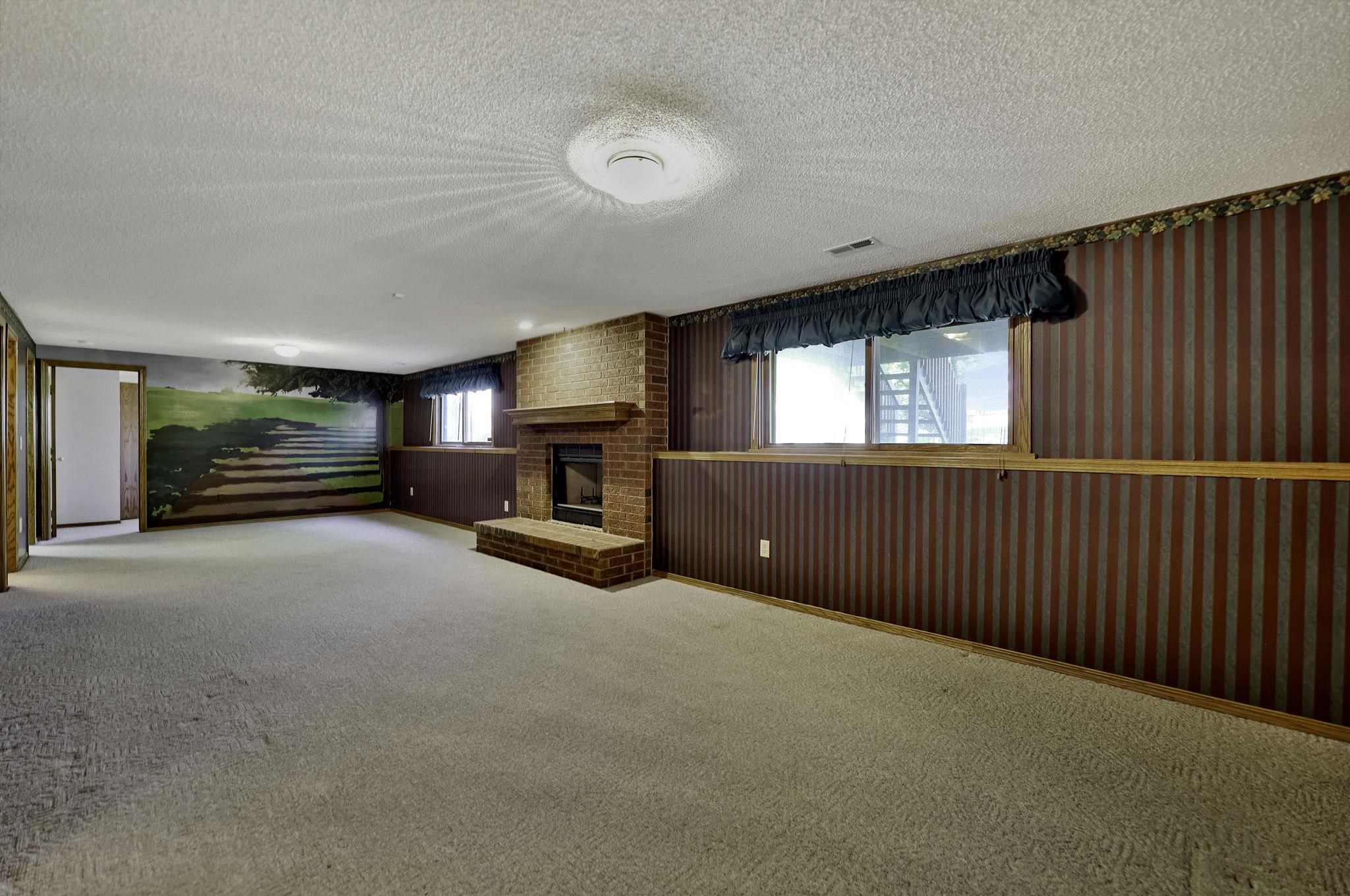 Wichita, Kansas 67212, United States, 4 Bedrooms Bedrooms, ,3 BathroomsBathrooms,Residential,Pending,57485