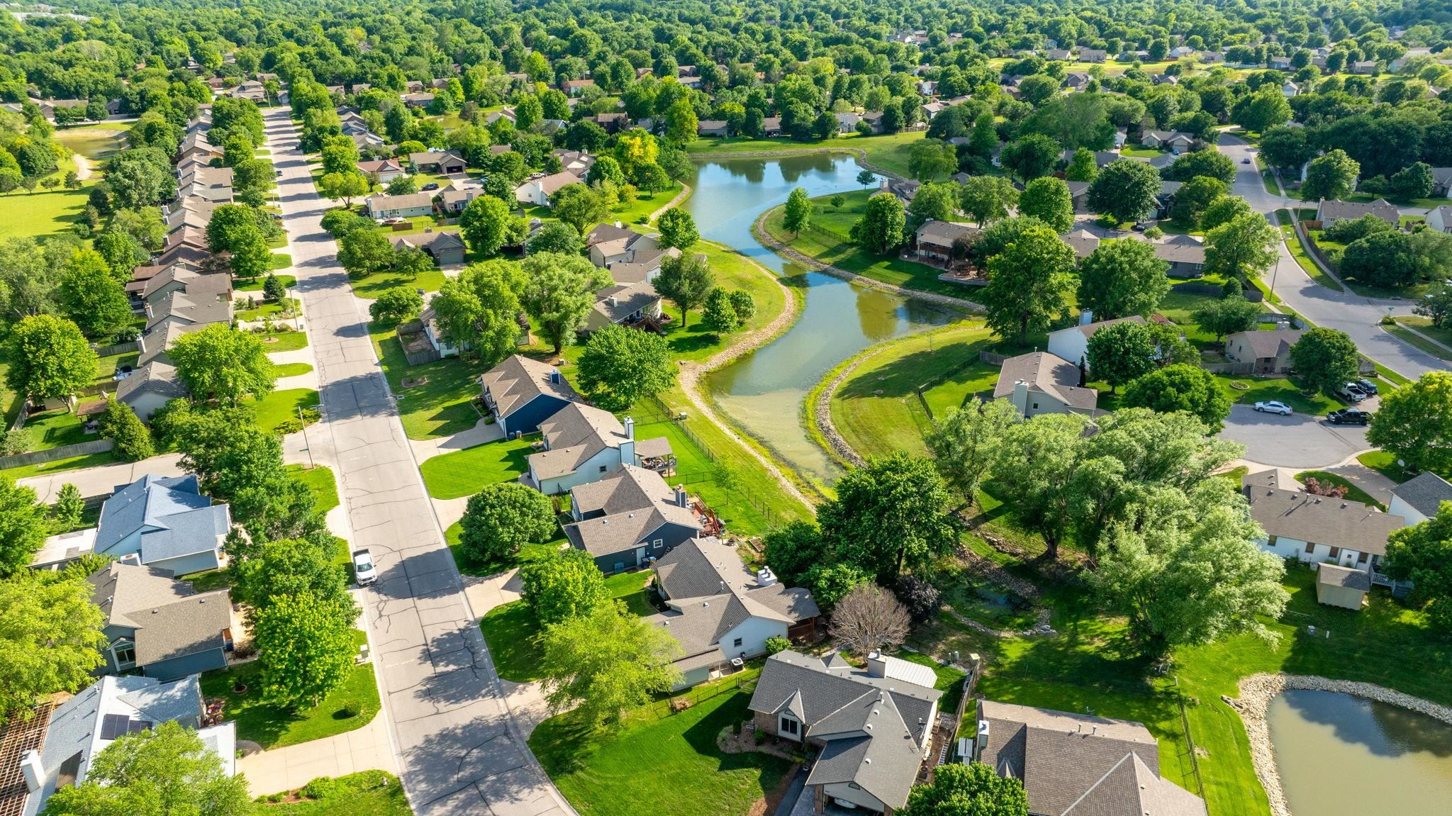 Wichita, Kansas 67212, United States, 4 Bedrooms Bedrooms, ,3 BathroomsBathrooms,Residential,Pending,57485