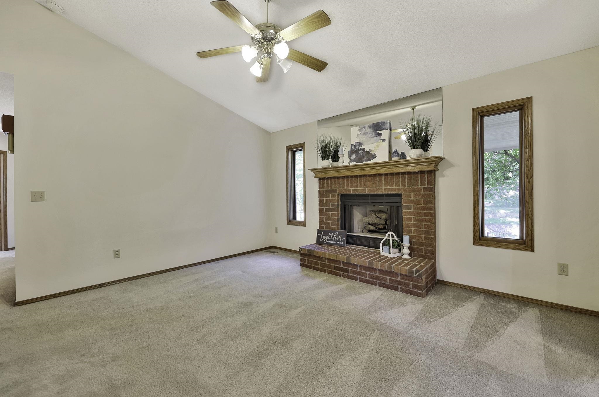 Wichita, Kansas 67212, United States, 4 Bedrooms Bedrooms, ,3 BathroomsBathrooms,Residential,Pending,57485