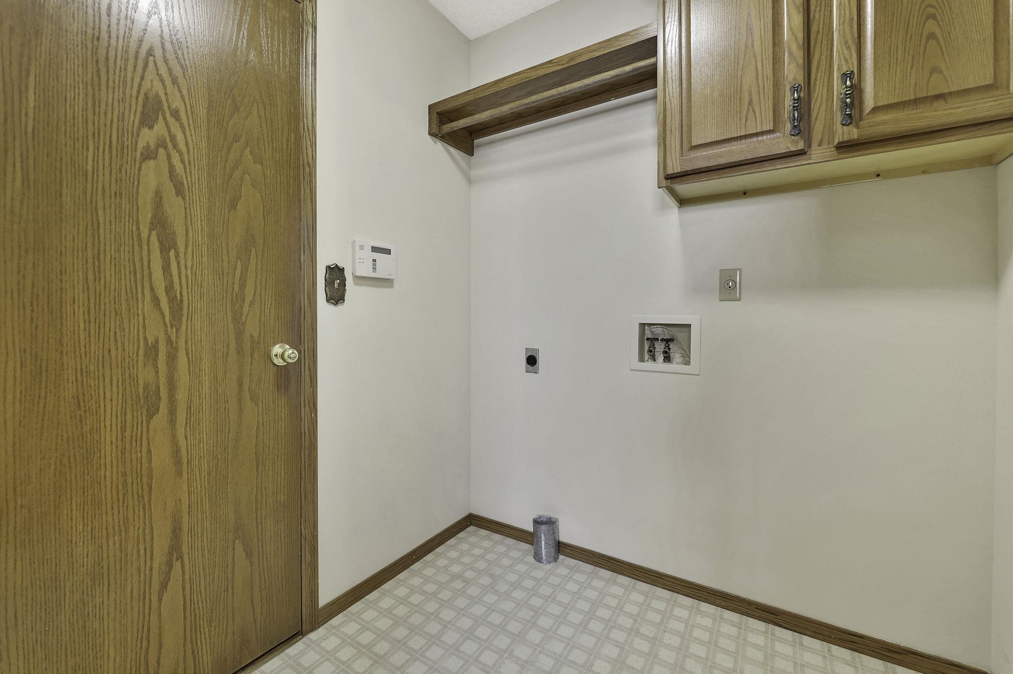 Wichita, Kansas 67212, United States, 4 Bedrooms Bedrooms, ,3 BathroomsBathrooms,Residential,Pending,57485