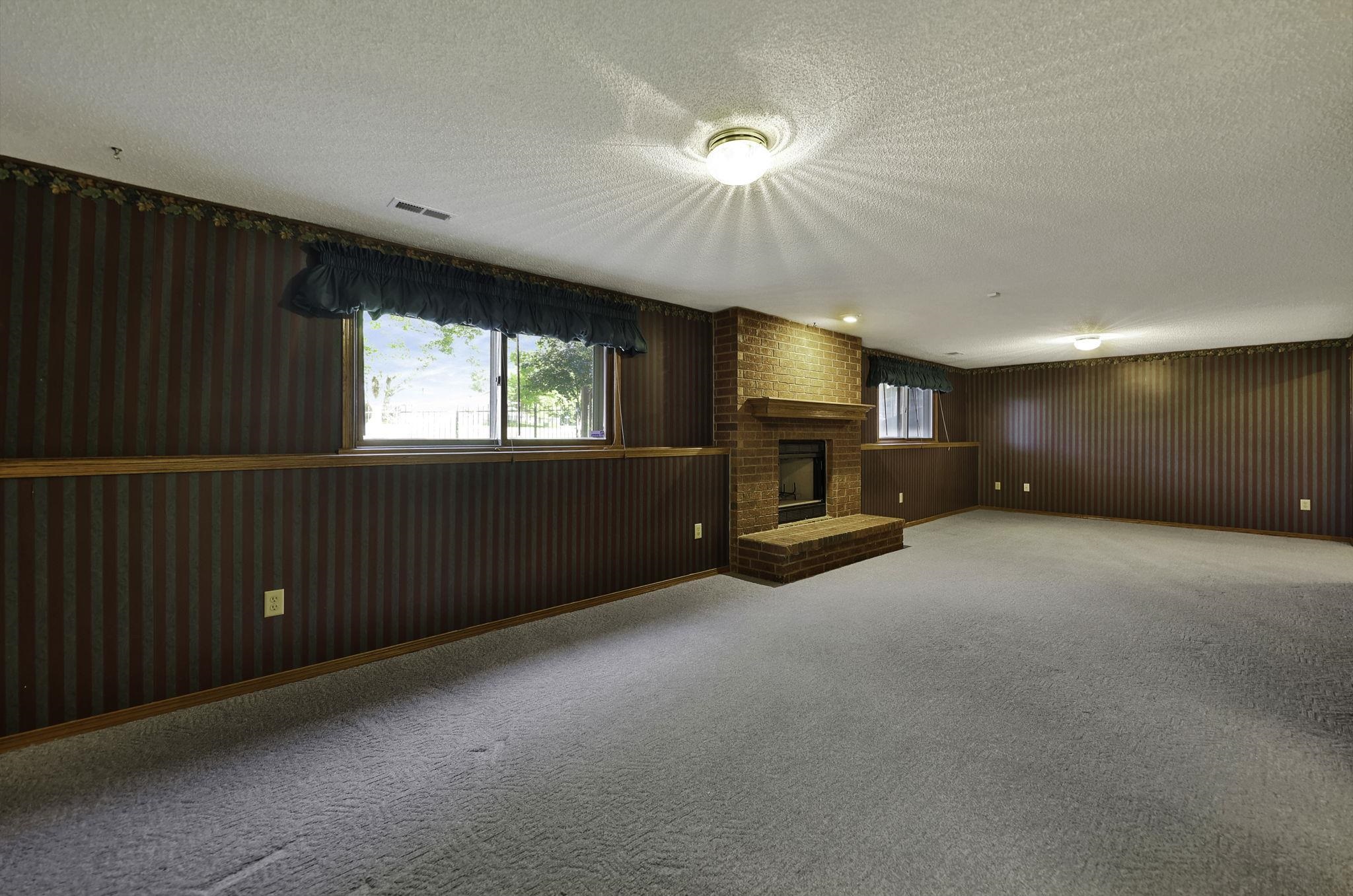 Wichita, Kansas 67212, United States, 4 Bedrooms Bedrooms, ,3 BathroomsBathrooms,Residential,Pending,57485