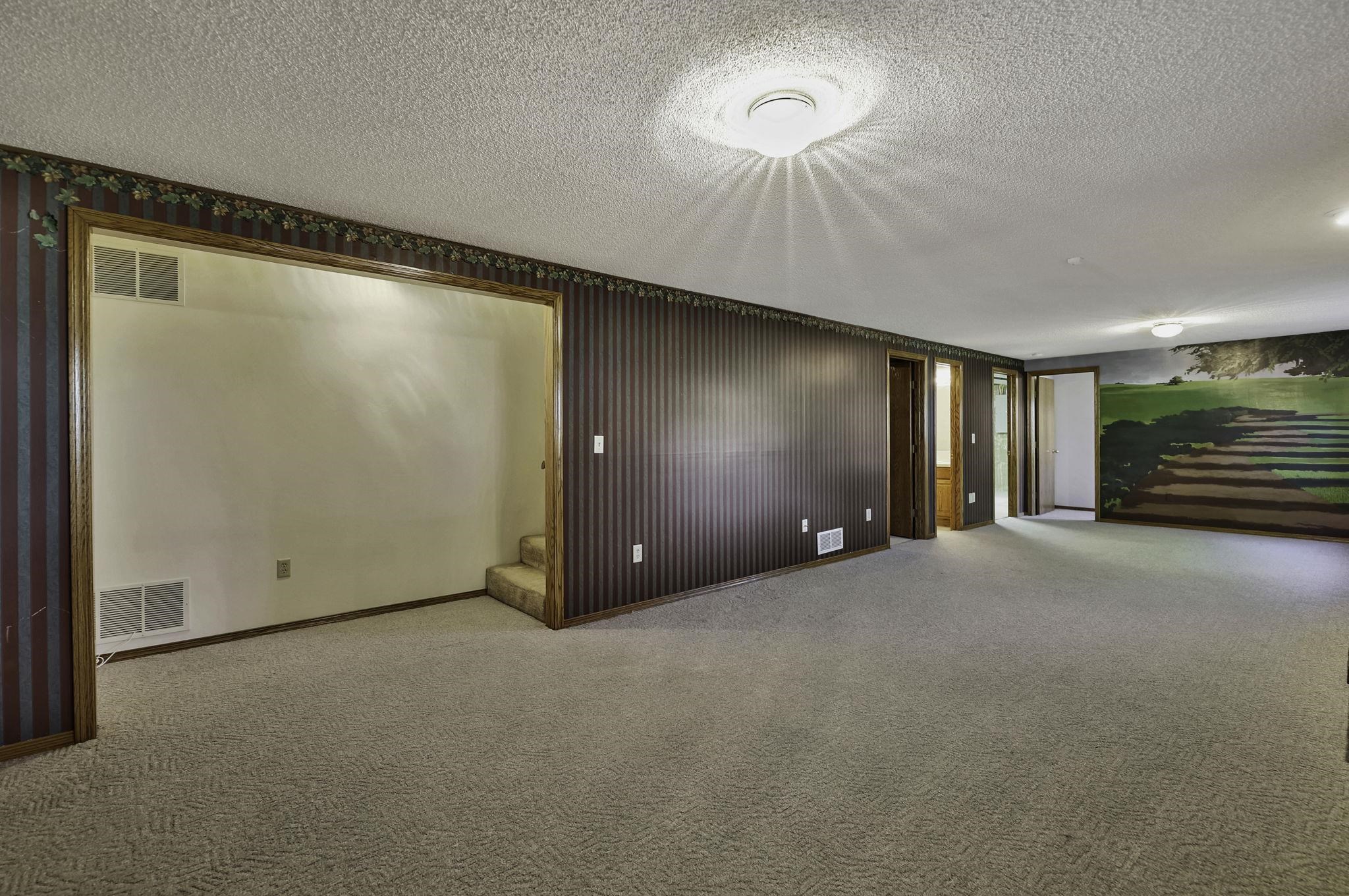 Wichita, Kansas 67212, United States, 4 Bedrooms Bedrooms, ,3 BathroomsBathrooms,Residential,Pending,57485