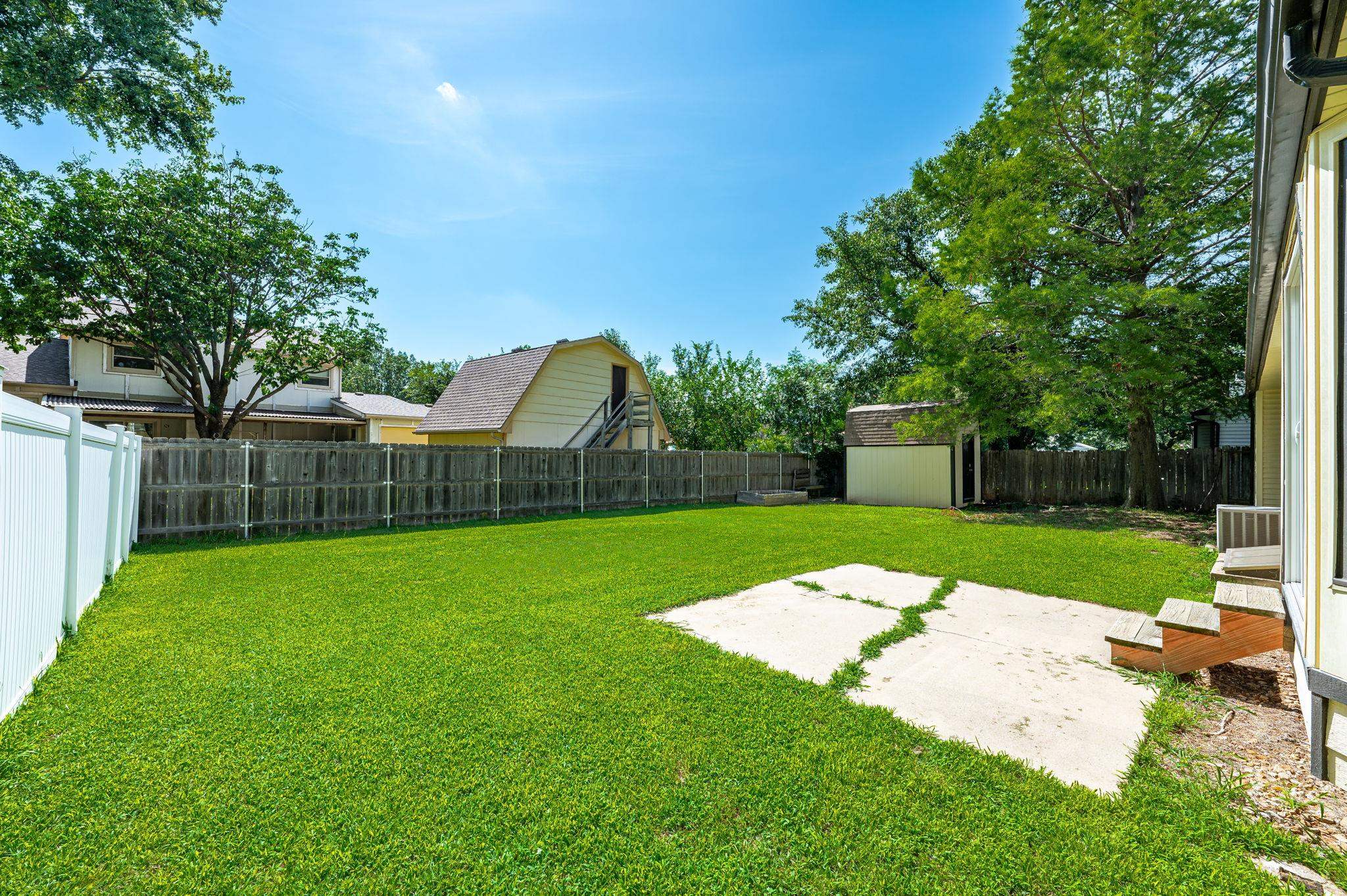 Wichita, Kansas 67212, United States, 4 Bedrooms Bedrooms, ,3 BathroomsBathrooms,Residential,Pending,53471