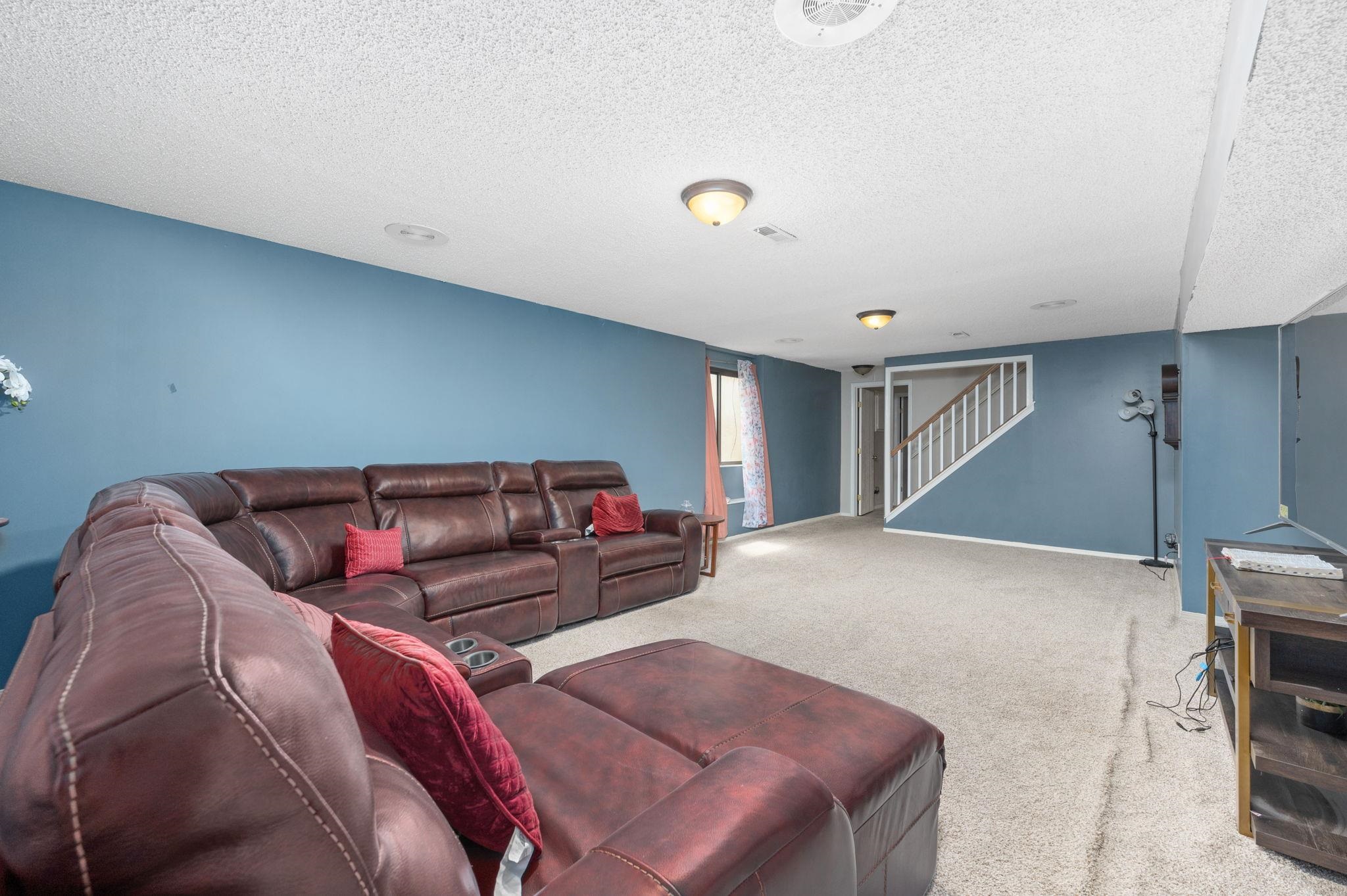 Wichita, Kansas 67212, United States, 4 Bedrooms Bedrooms, ,3 BathroomsBathrooms,Residential,Pending,53471