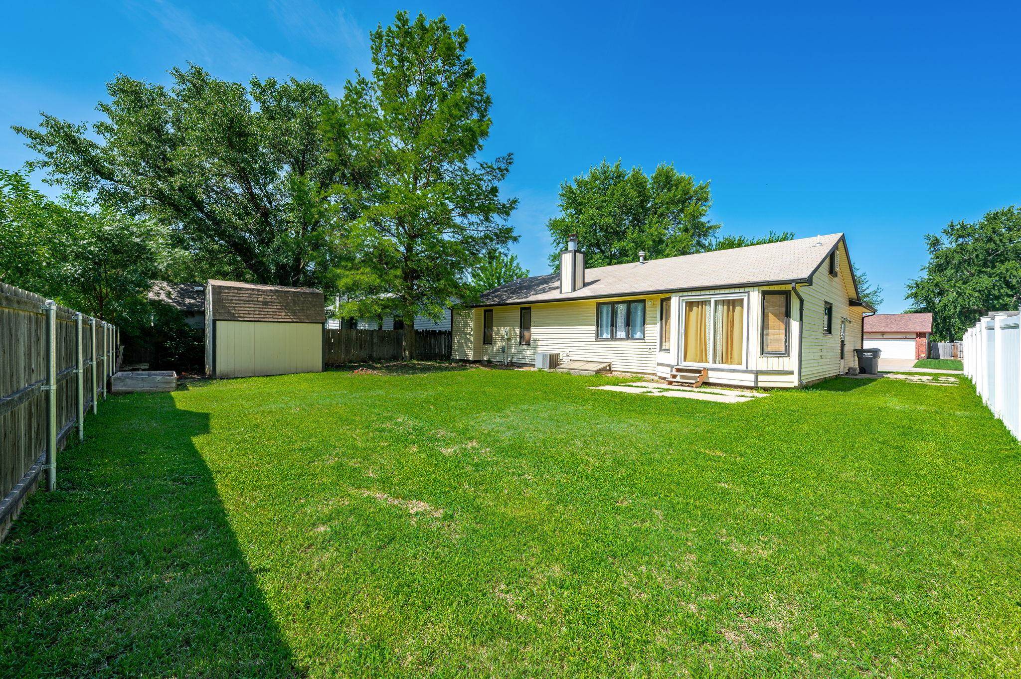 Wichita, Kansas 67212, United States, 4 Bedrooms Bedrooms, ,3 BathroomsBathrooms,Residential,Pending,53471