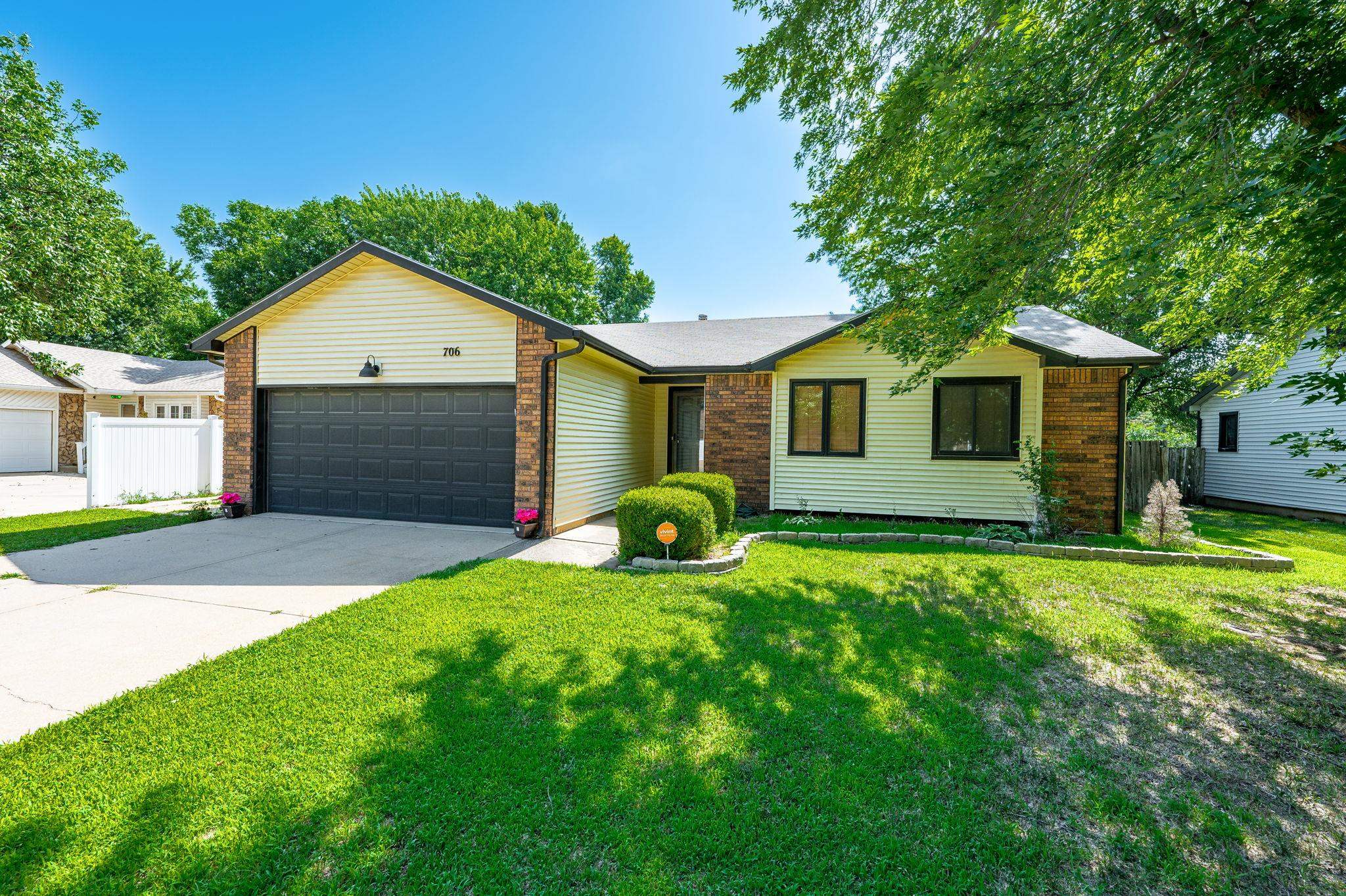 Wichita, Kansas 67212, United States, 4 Bedrooms Bedrooms, ,3 BathroomsBathrooms,Residential,Pending,53471