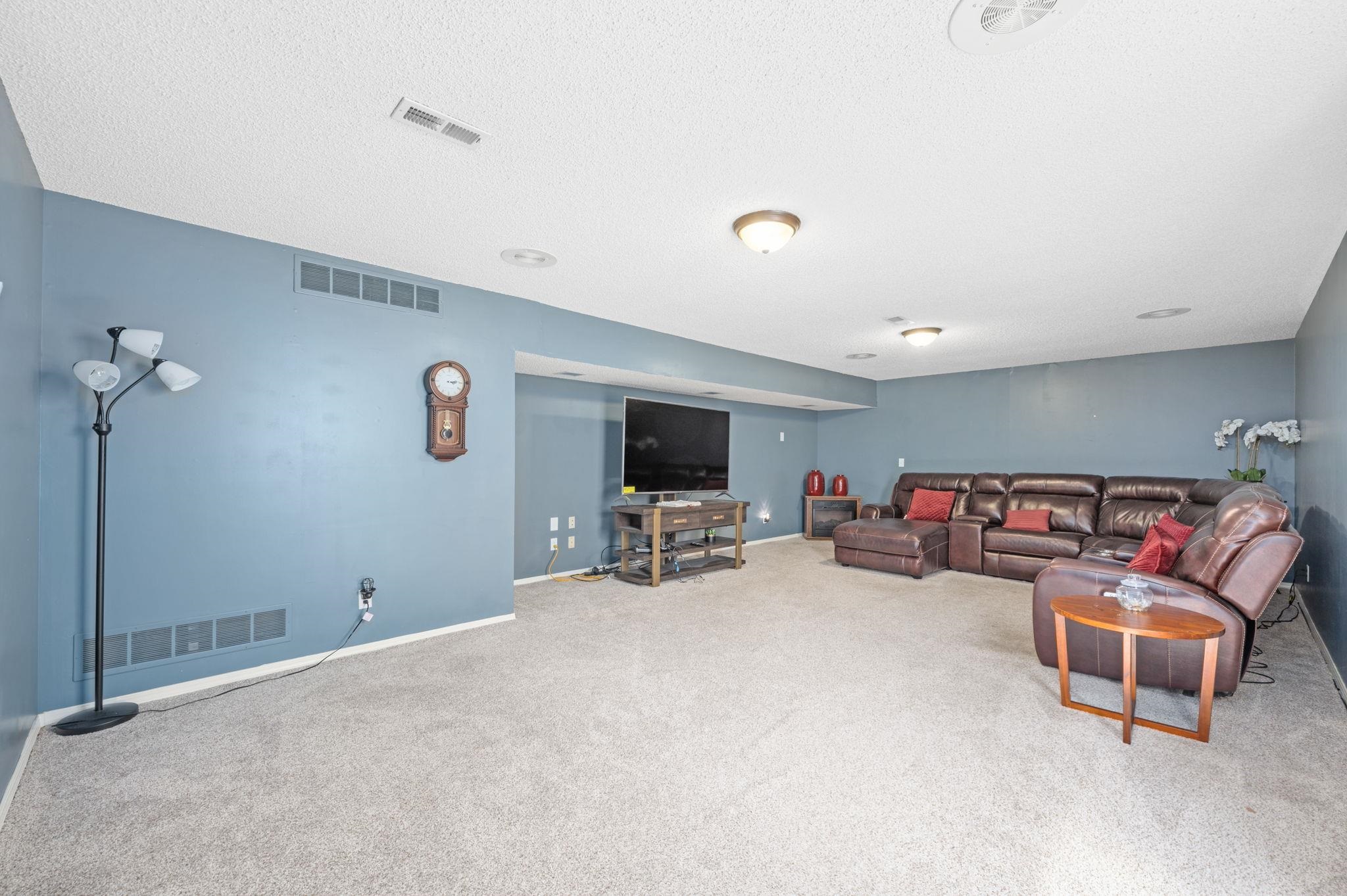 Wichita, Kansas 67212, United States, 4 Bedrooms Bedrooms, ,3 BathroomsBathrooms,Residential,Pending,53471